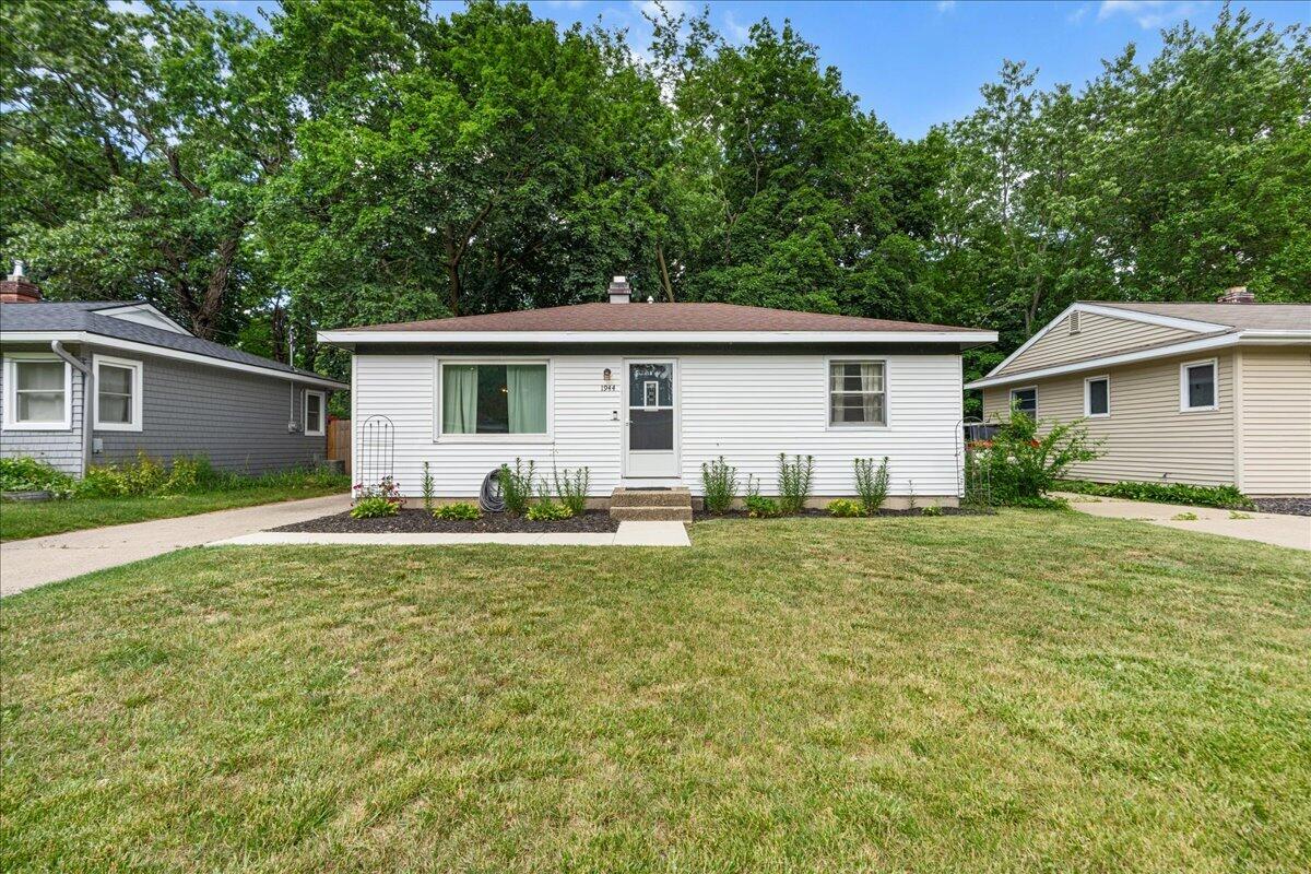 1944 Oakcliff Drive NE