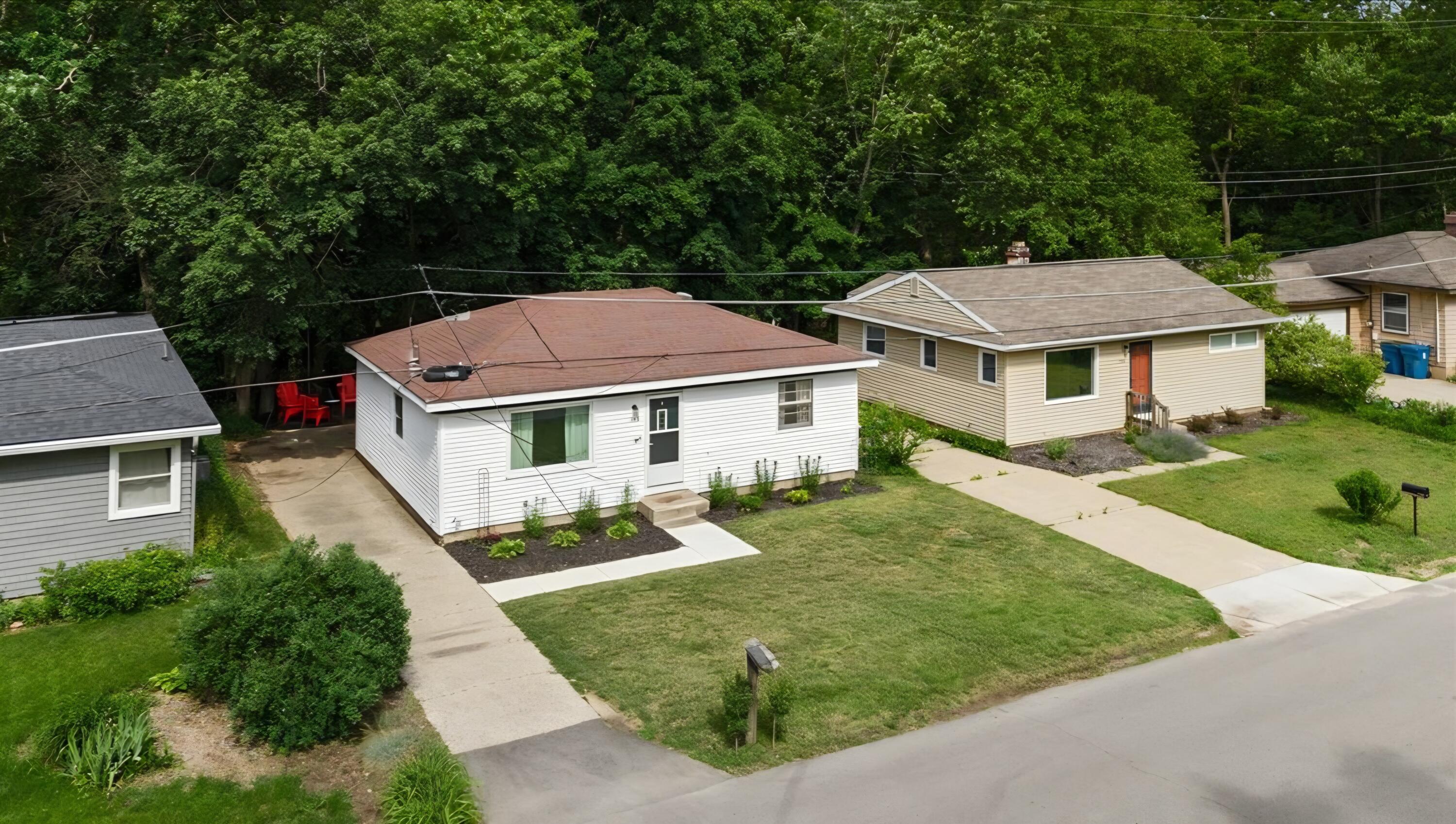 1944 Oakcliff Drive NE