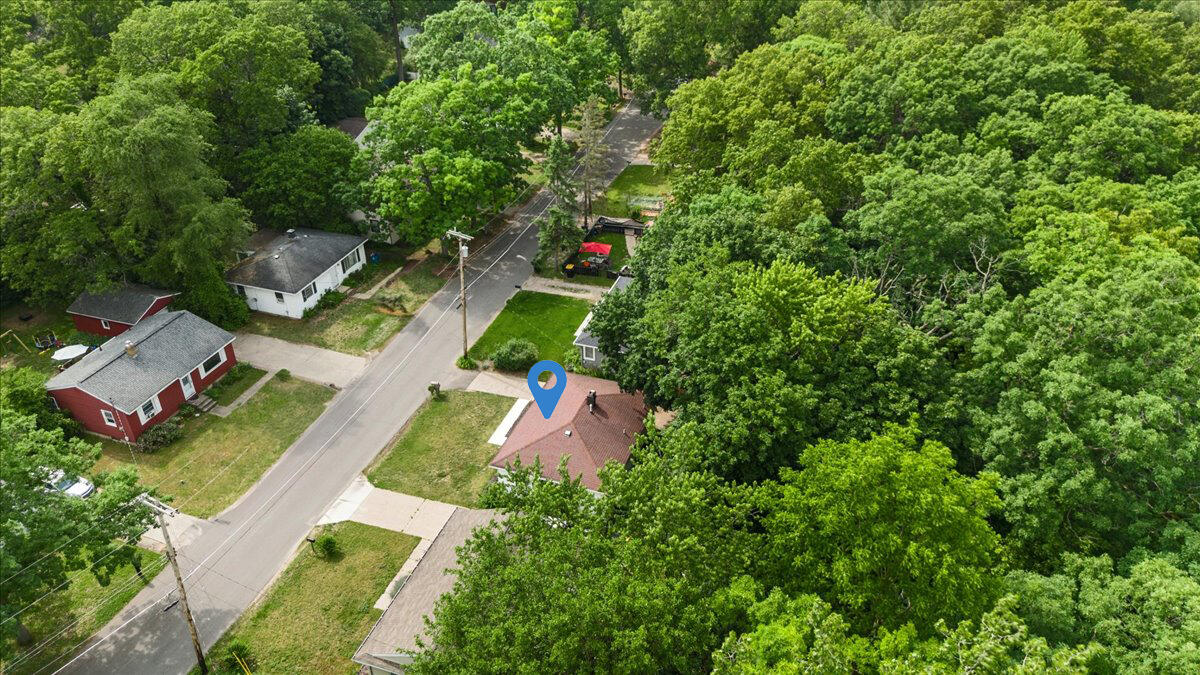1944 Oakcliff Drive NE