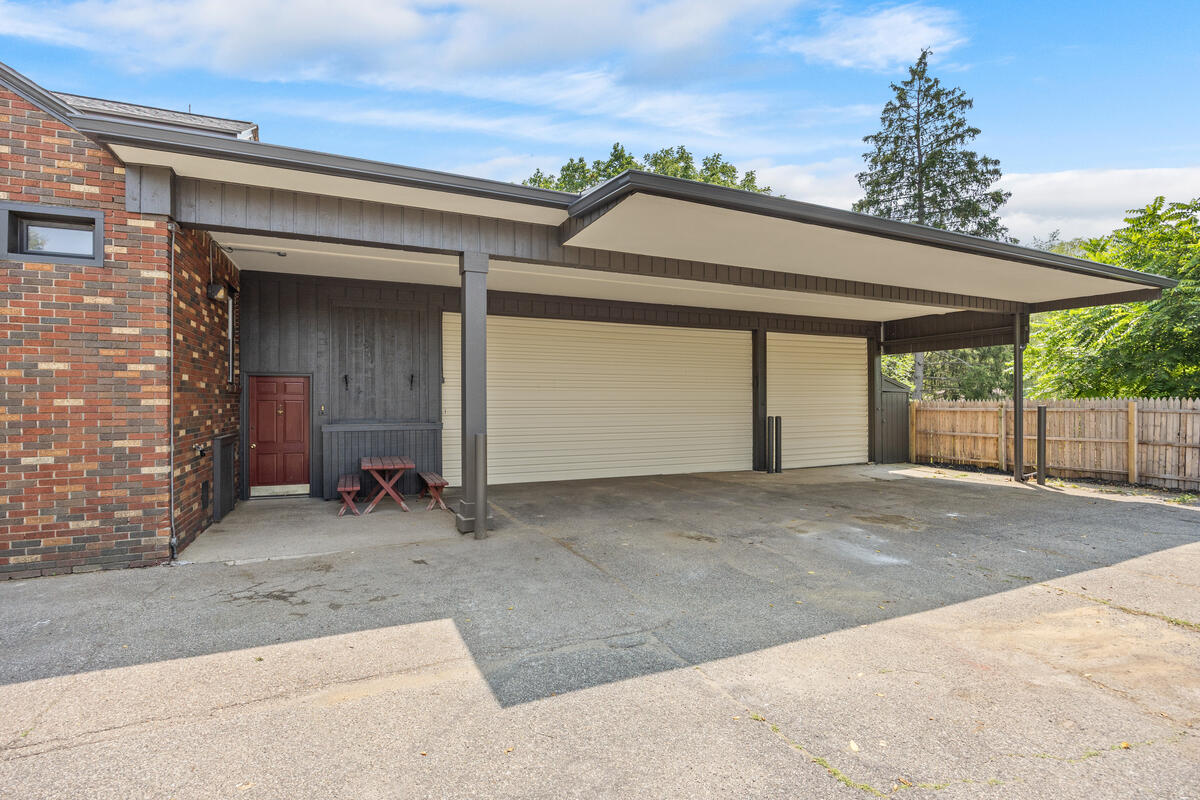 349 Baynton Avenue NE