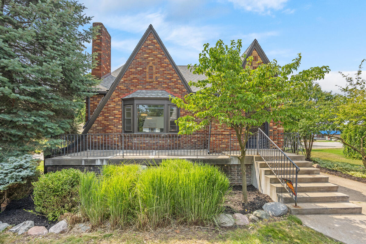 349 Baynton Avenue NE