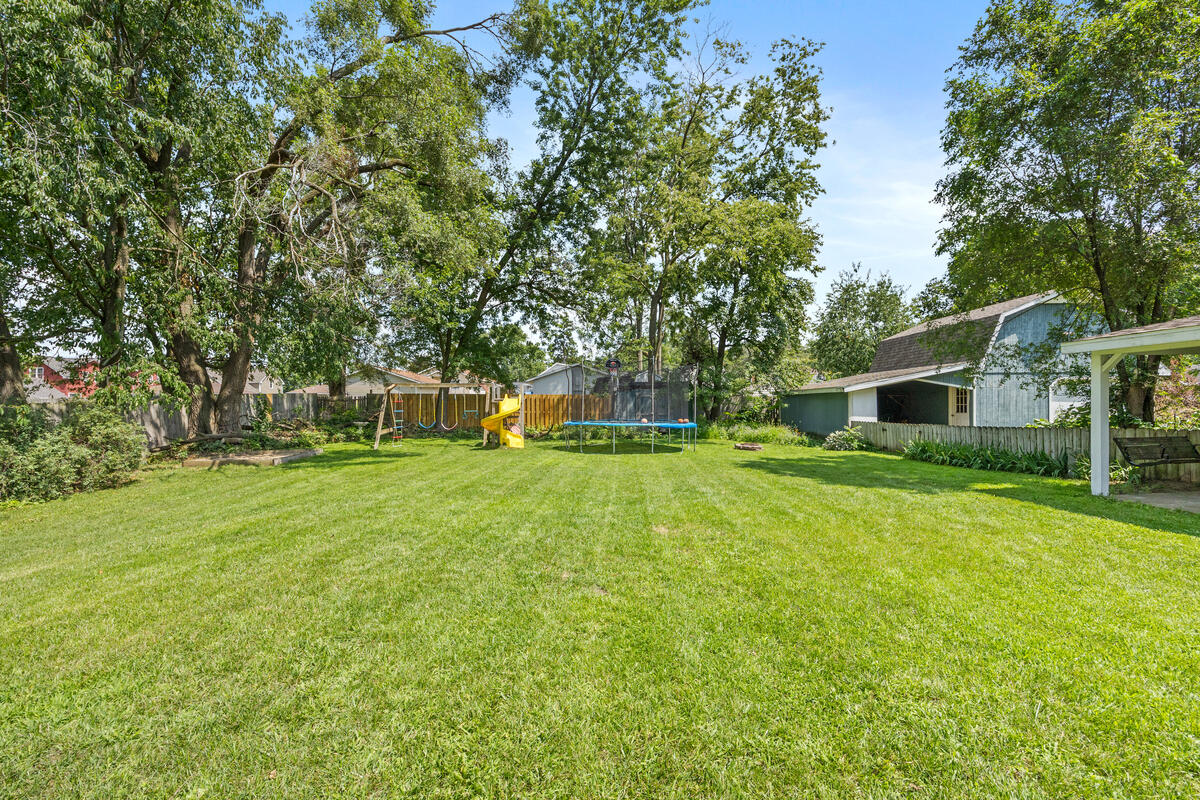 2442 De Laat Avenue SW