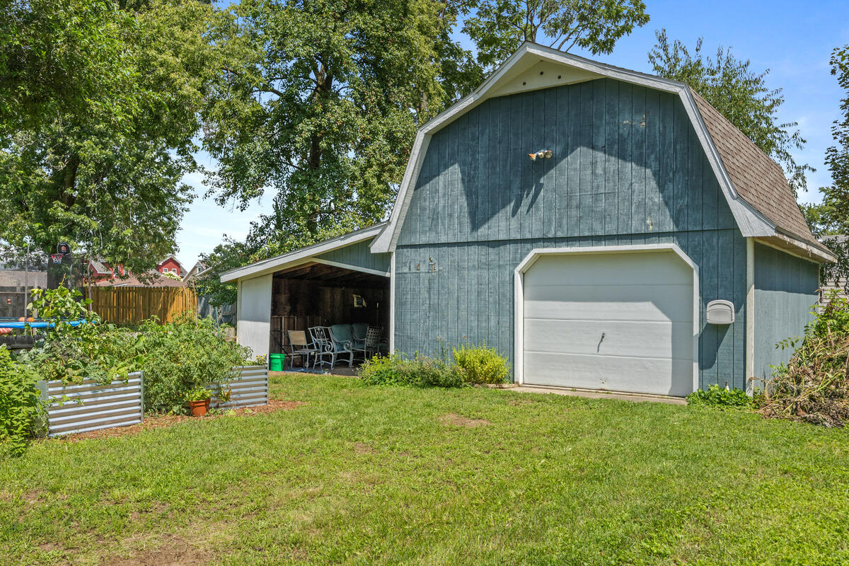 2442 De Laat Avenue SW
