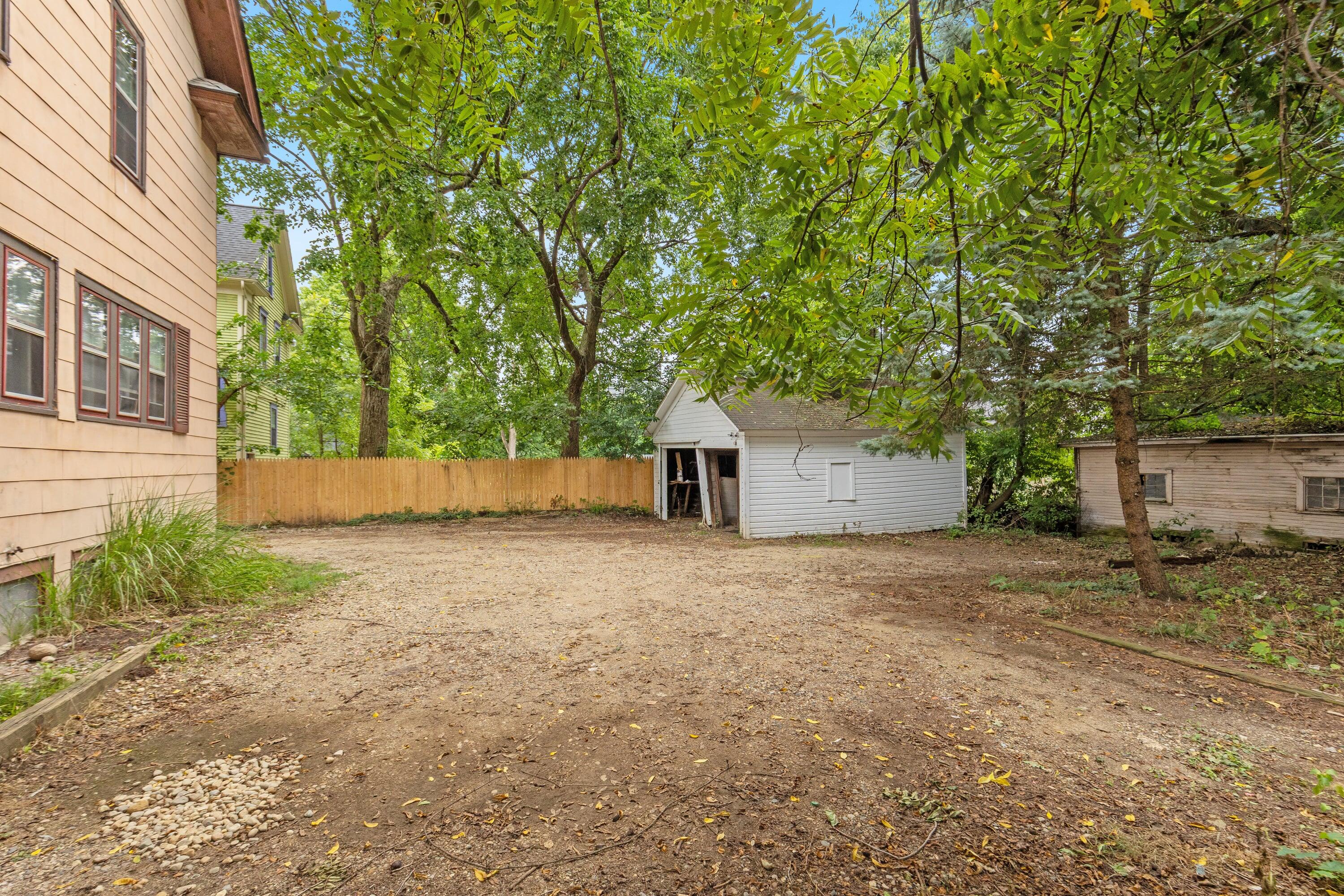 713 W Kalamazoo Avenue
