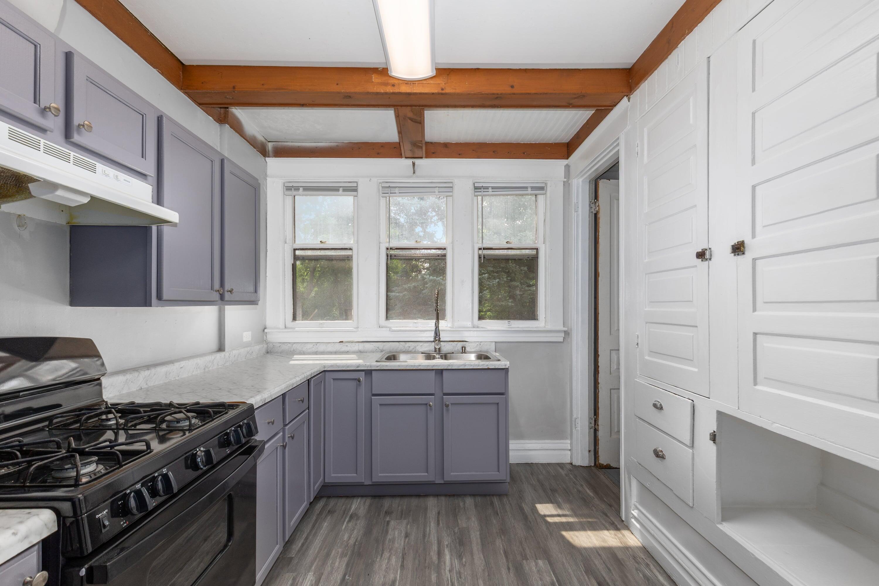 713 W Kalamazoo Avenue