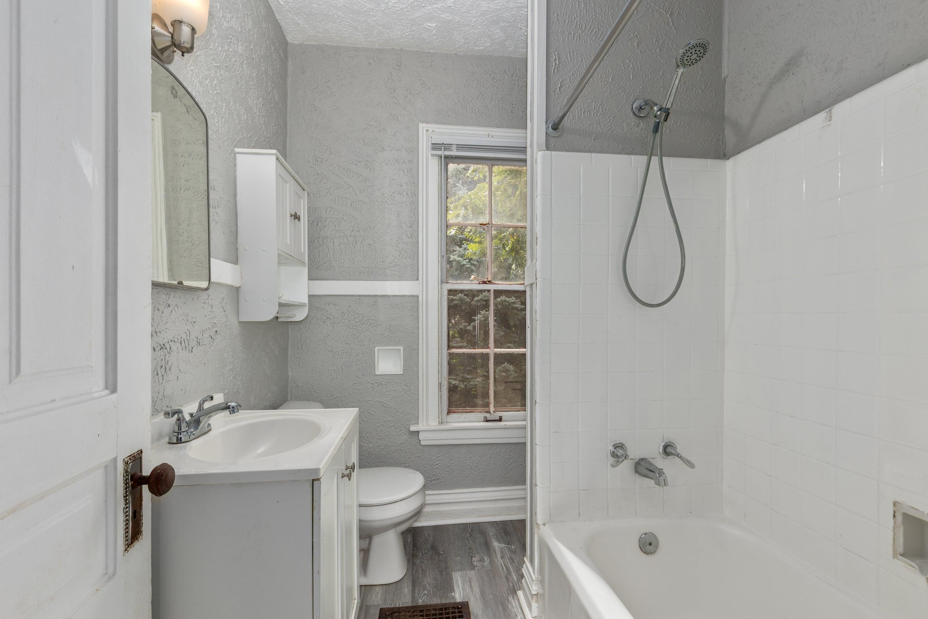 713 W Kalamazoo Avenue