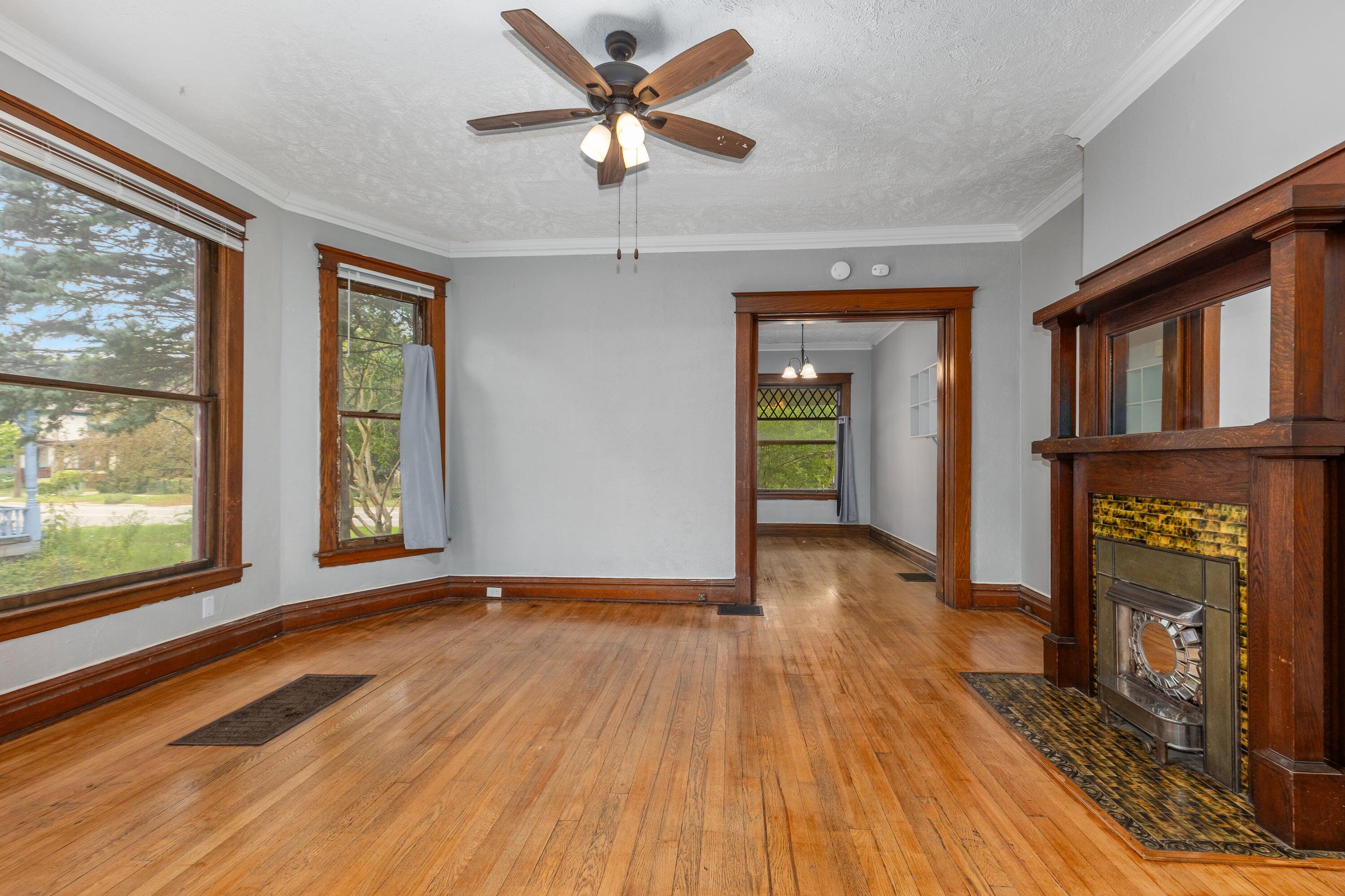 713 W Kalamazoo Avenue