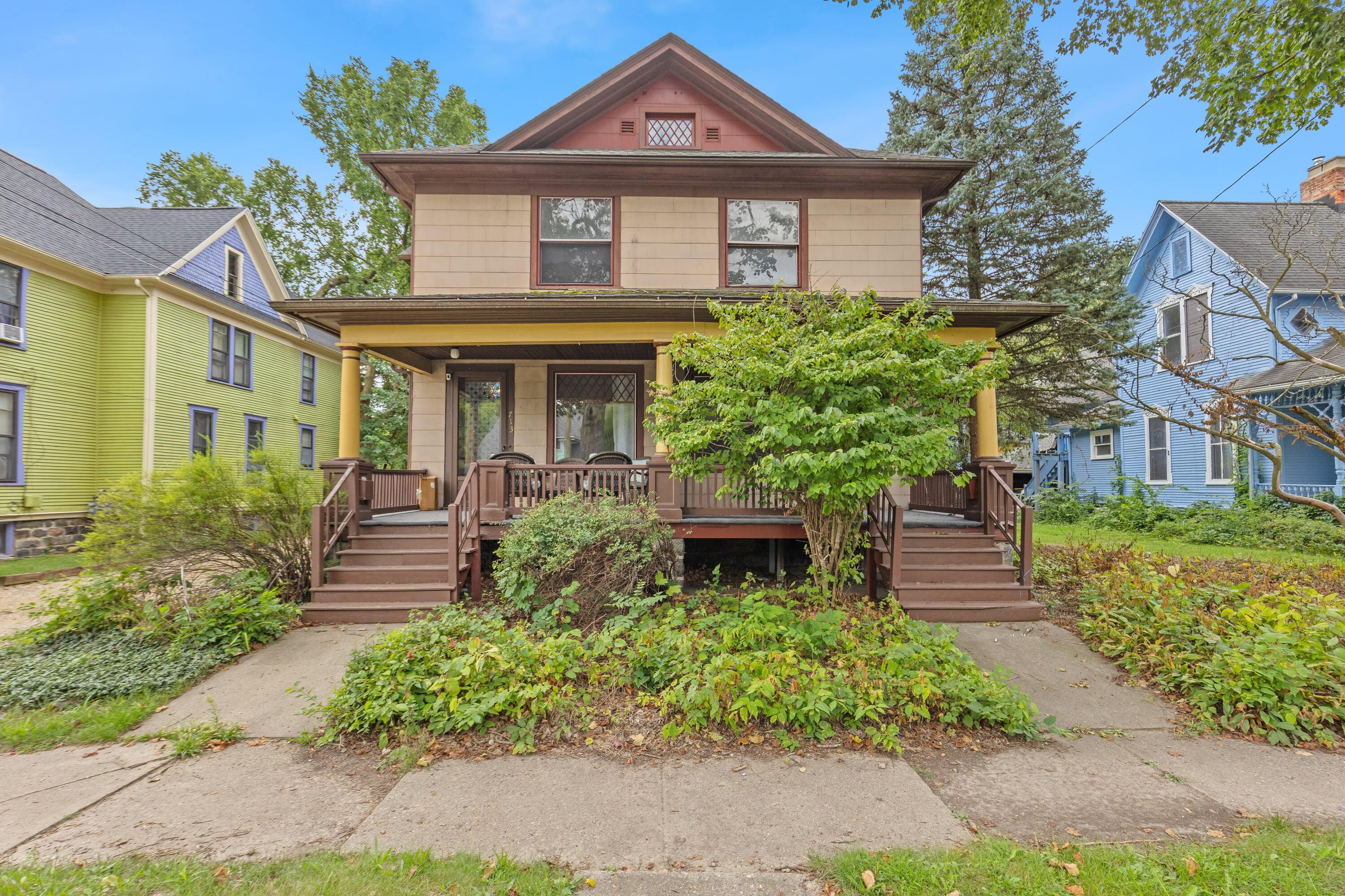 713 W Kalamazoo Avenue