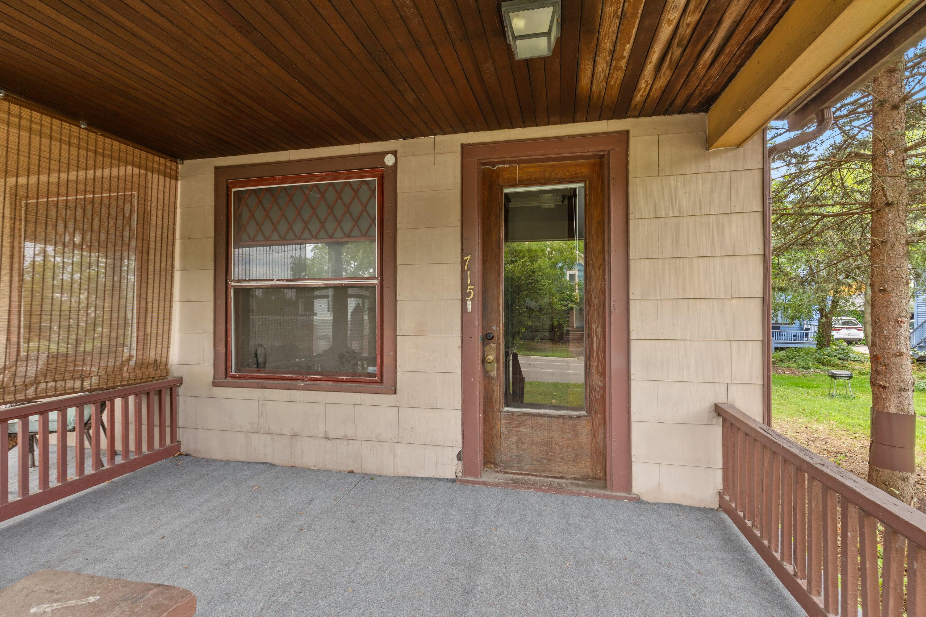 713 W Kalamazoo Avenue