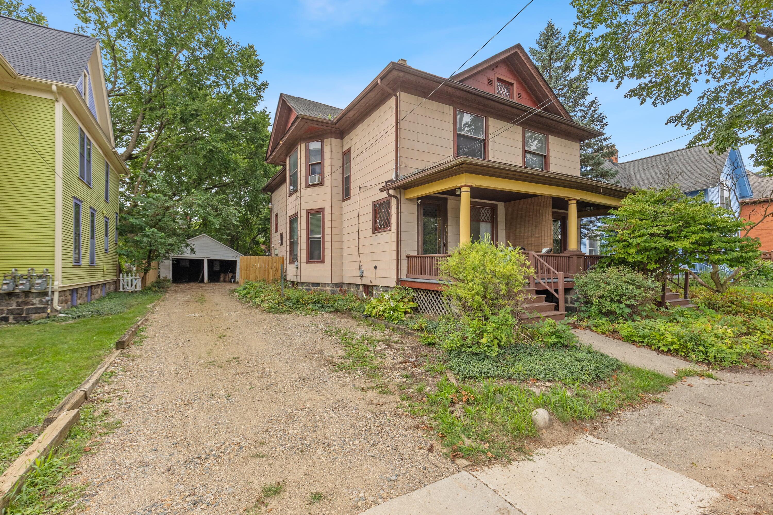713 W Kalamazoo Avenue