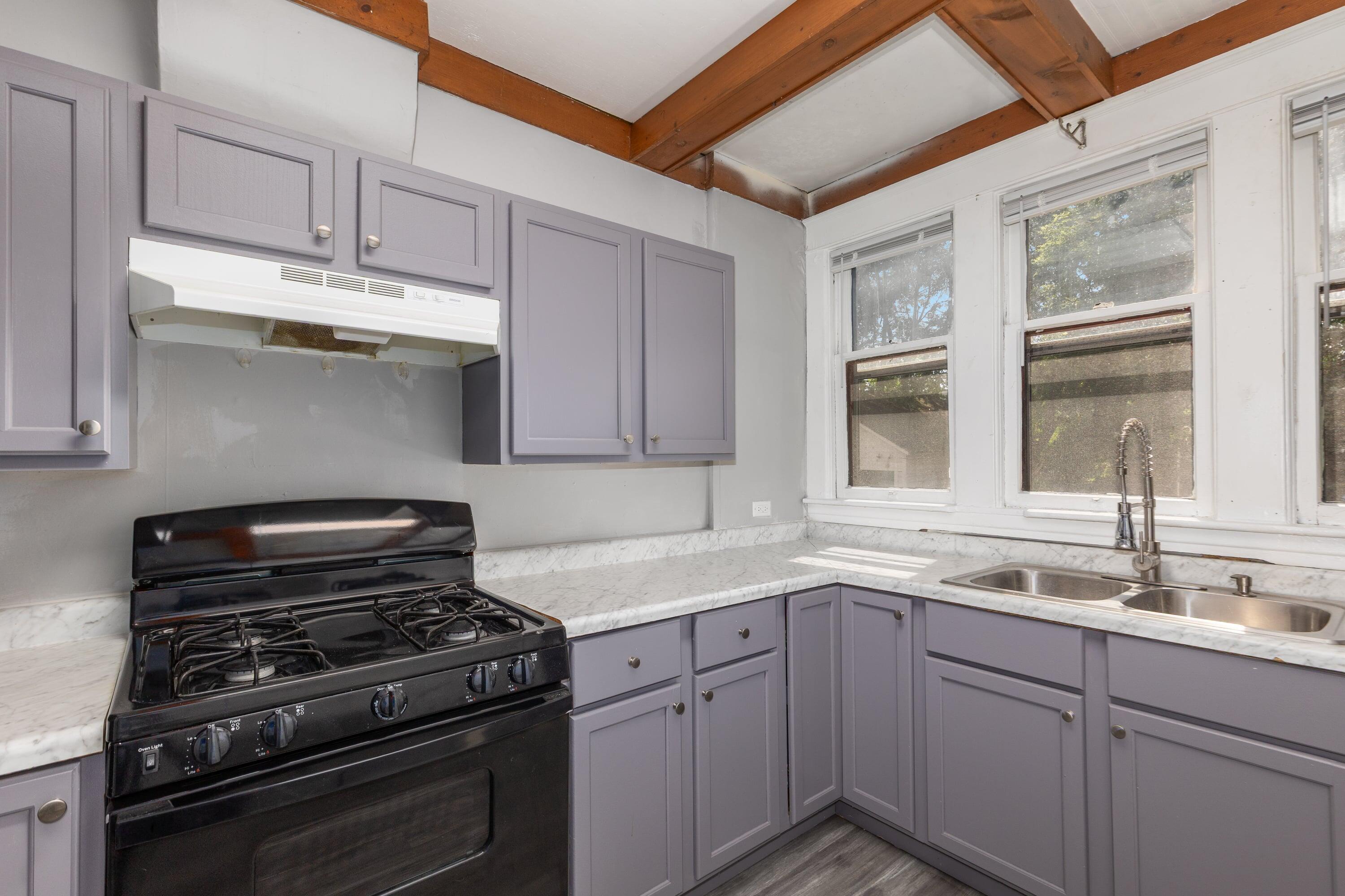 713 W Kalamazoo Avenue