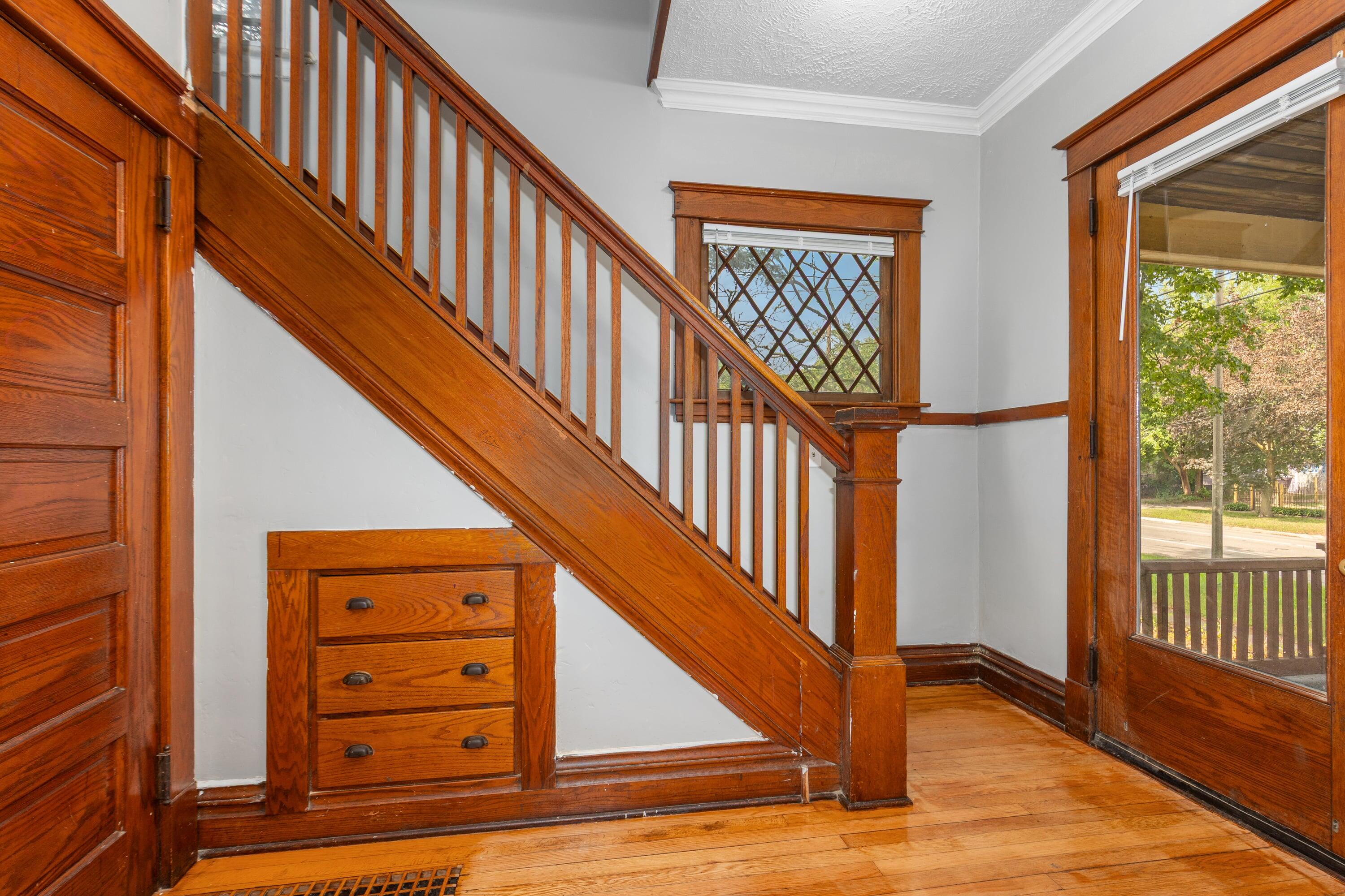 713 W Kalamazoo Avenue
