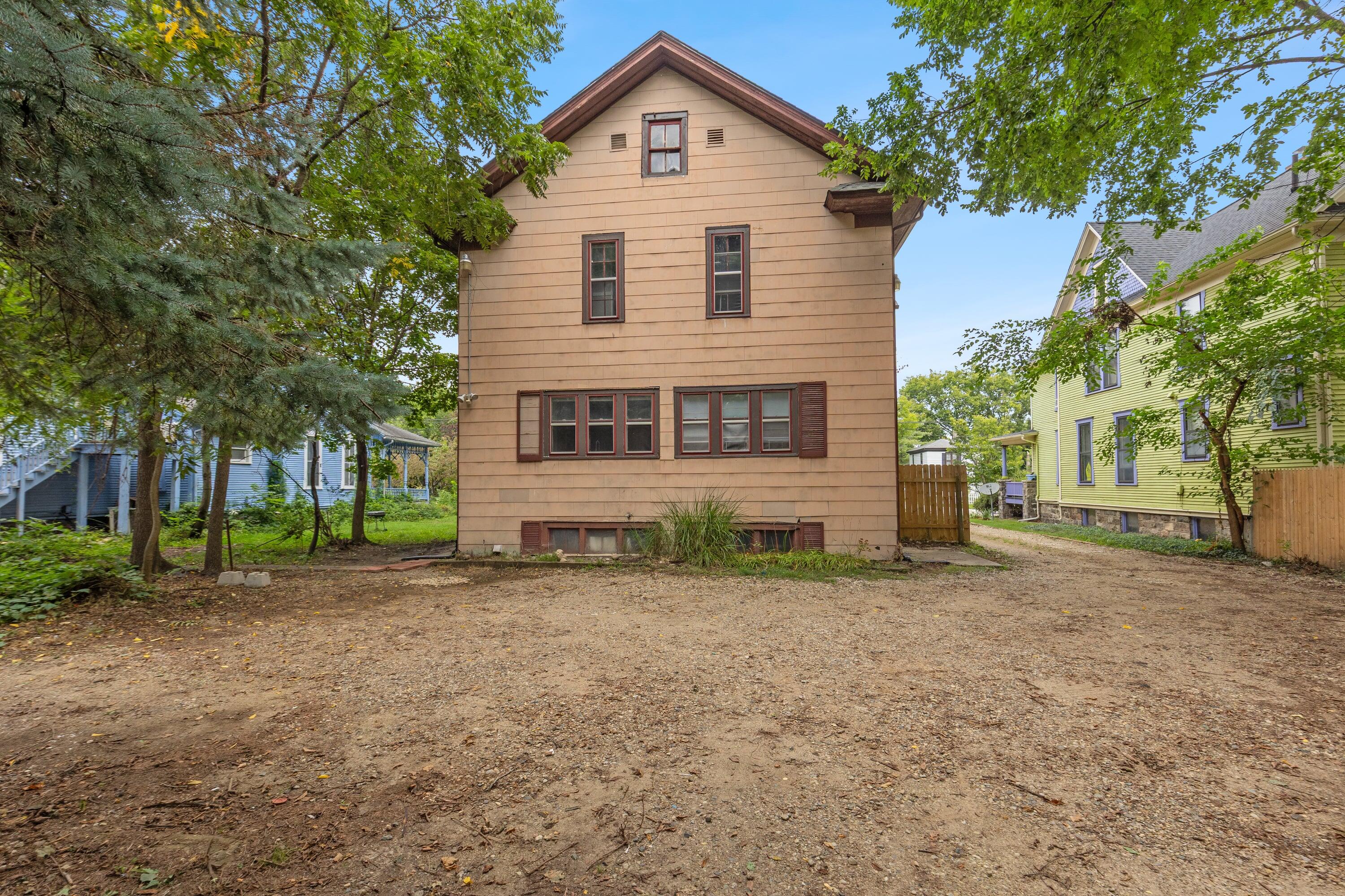 713 W Kalamazoo Avenue