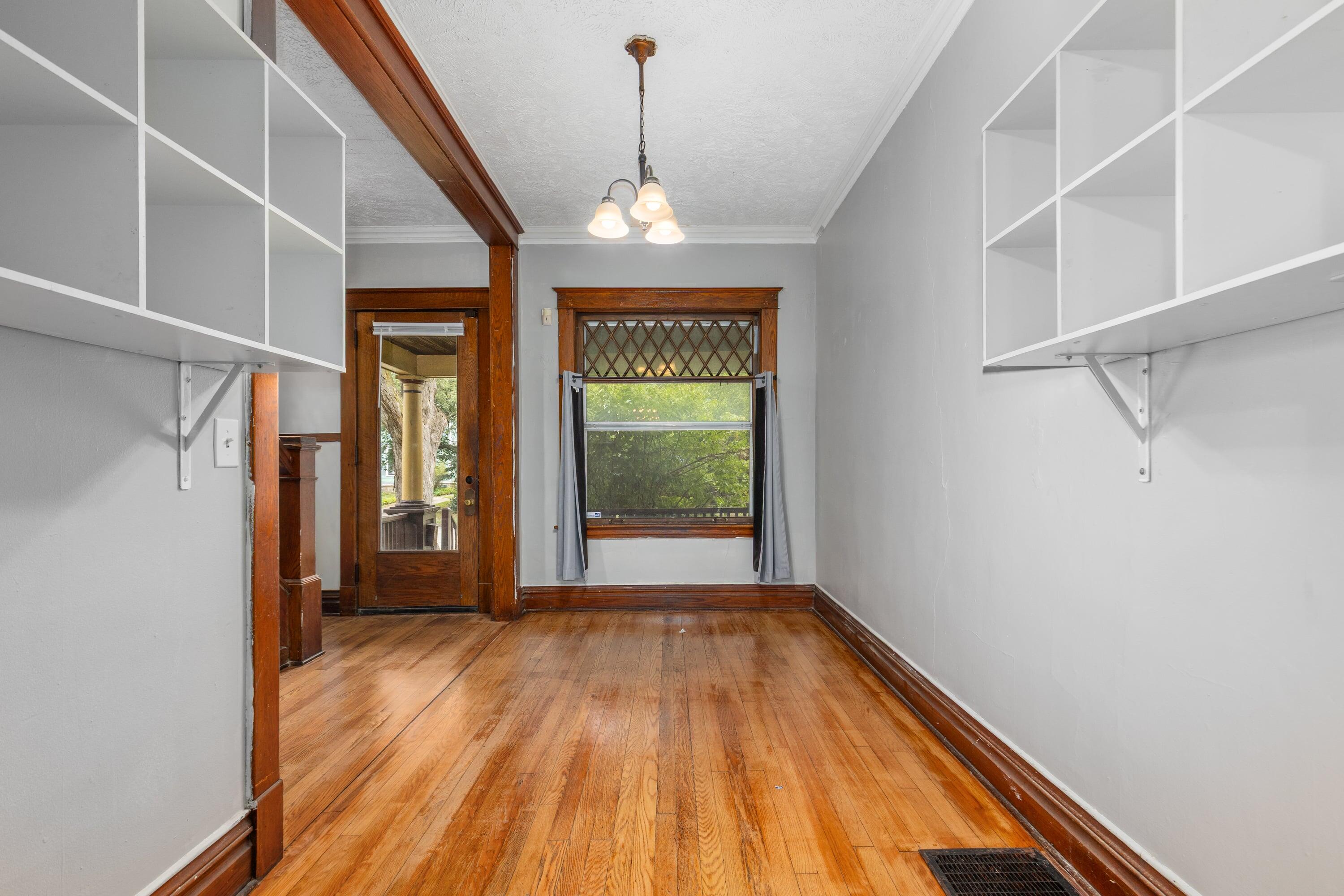 713 W Kalamazoo Avenue