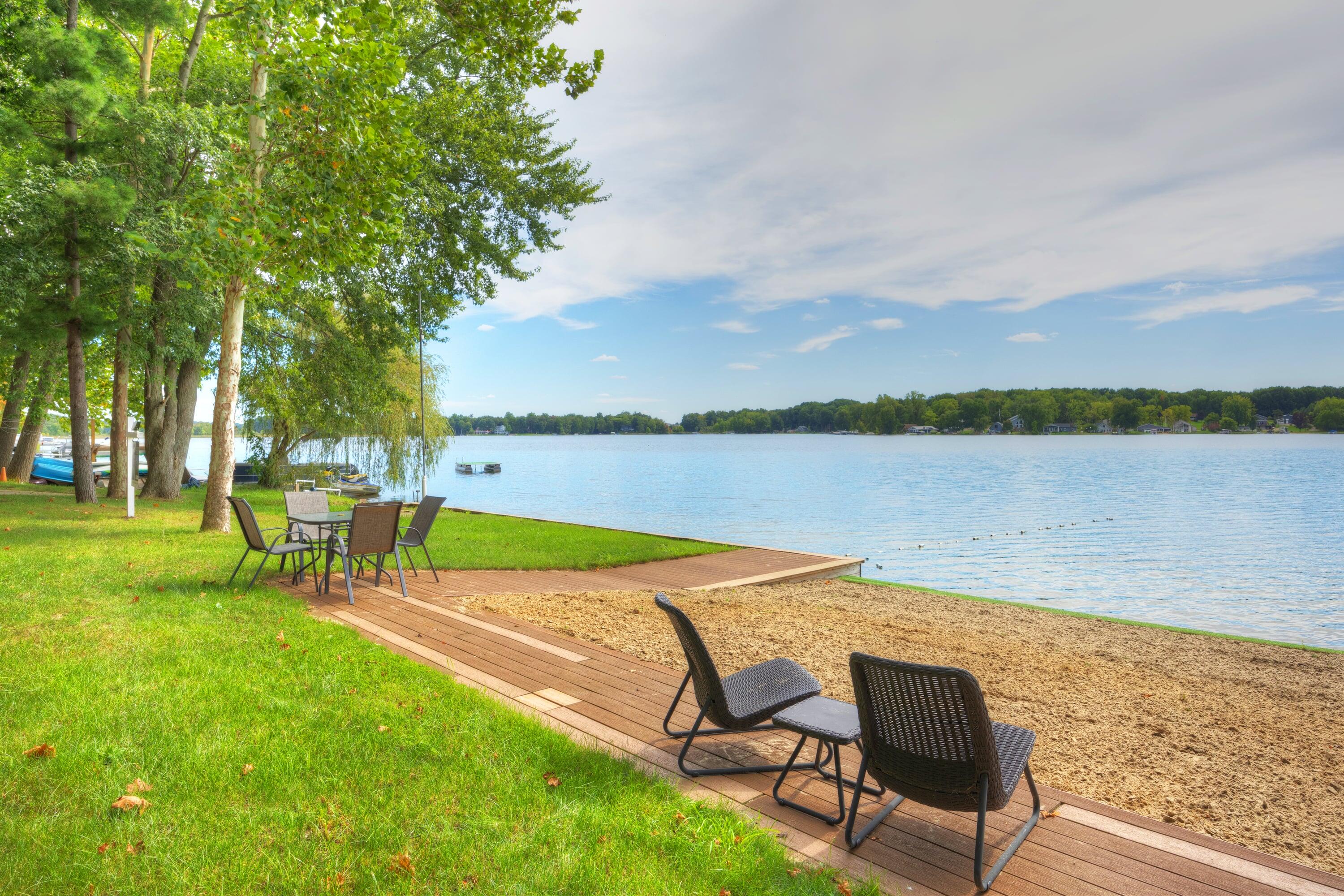 2533 Miner Lake Drive