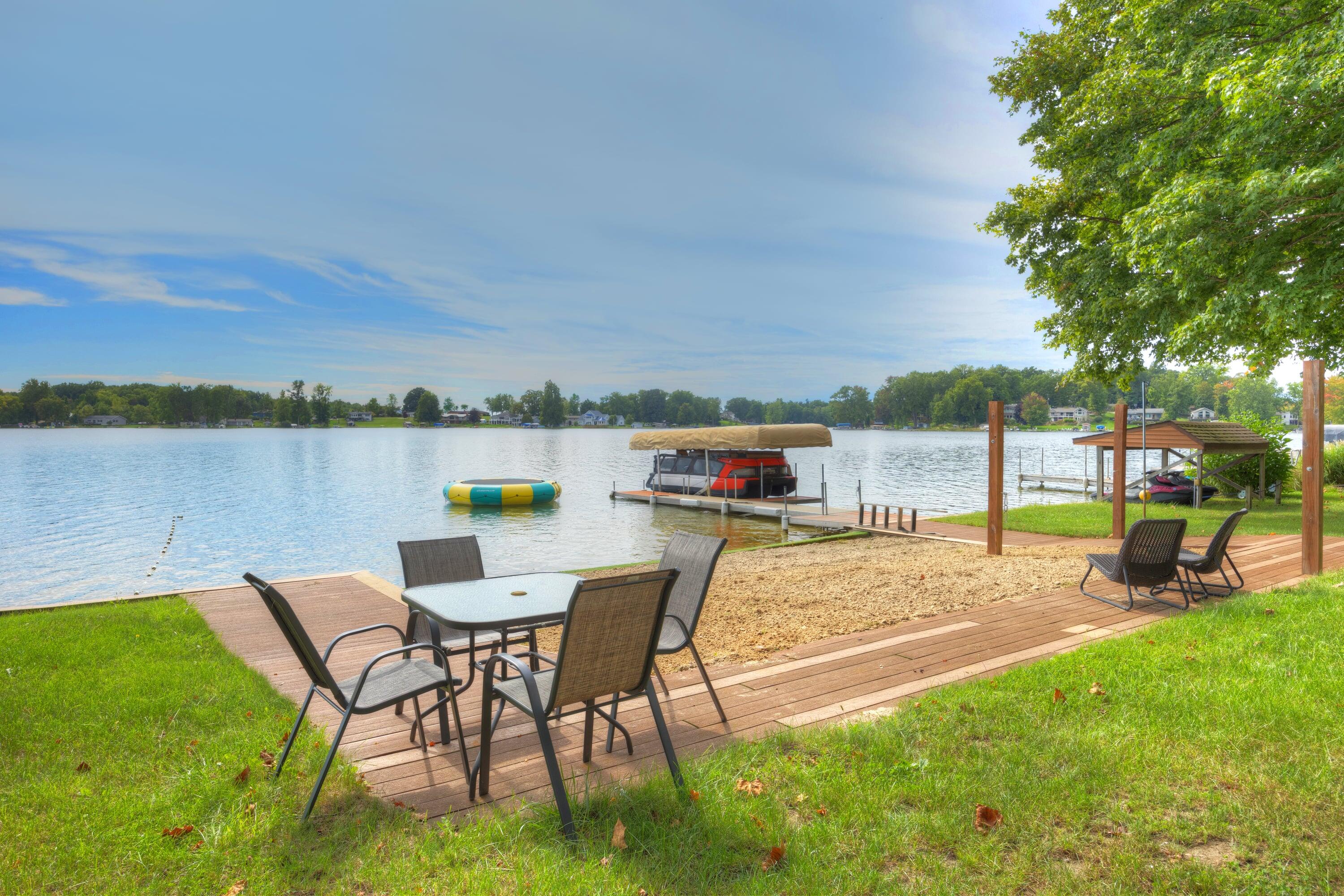 2533 Miner Lake Drive