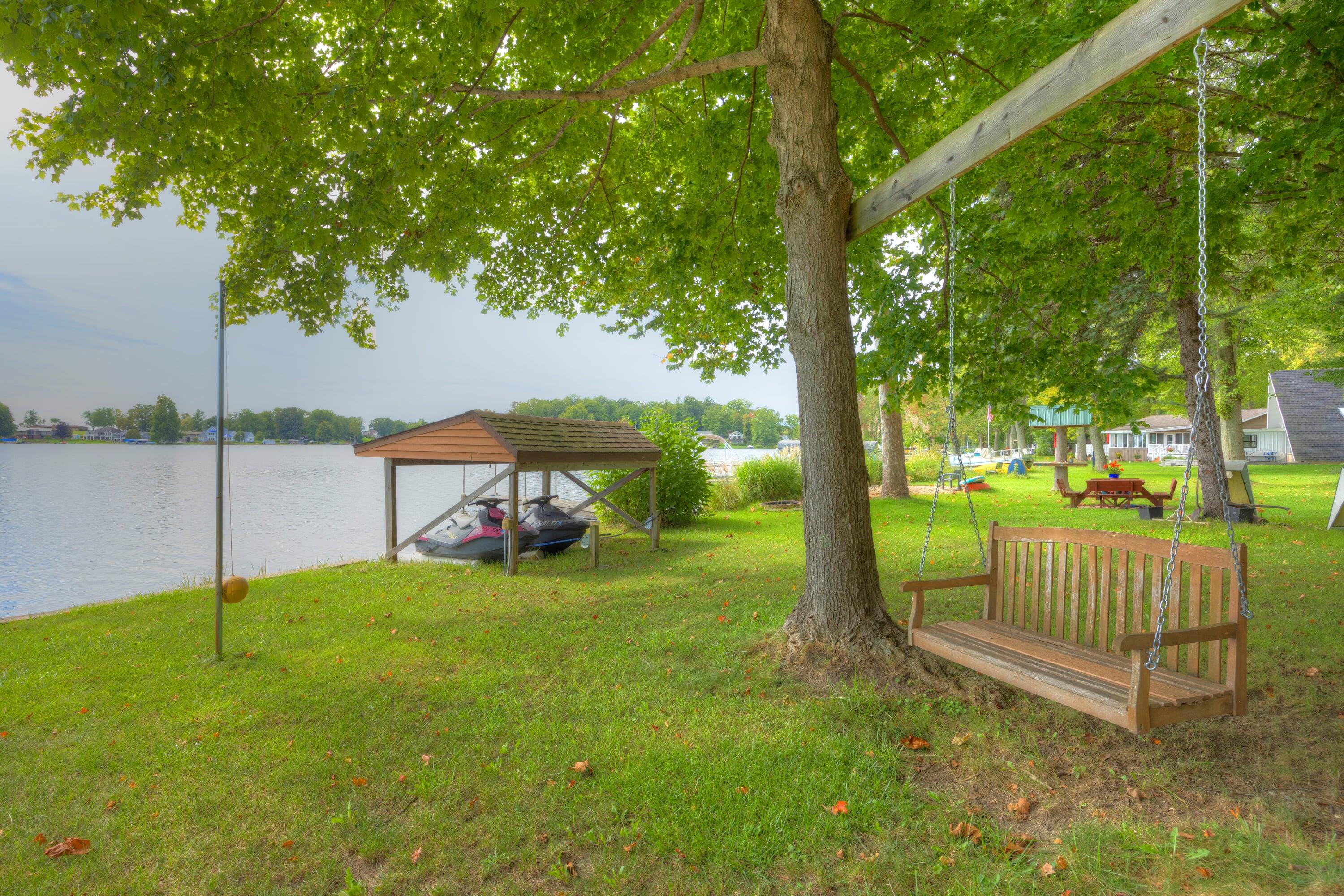 2533 Miner Lake Drive