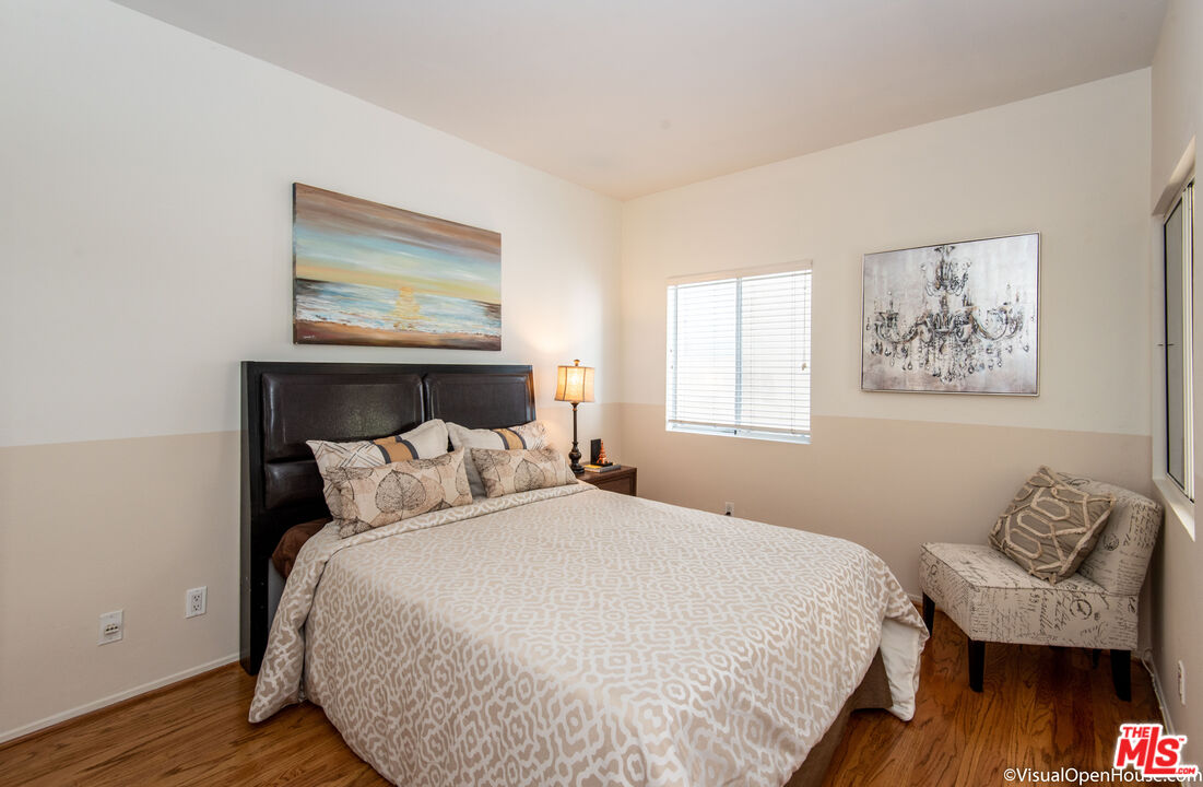 514 S Barrington Unit: 103