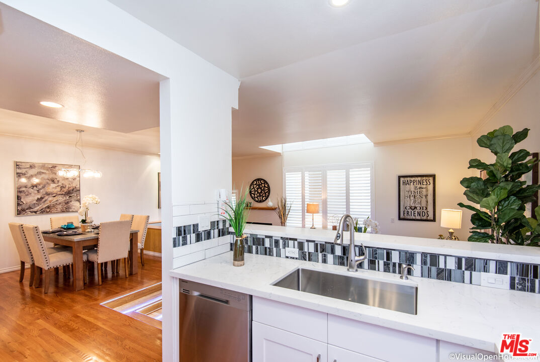 514 S Barrington Unit: 103