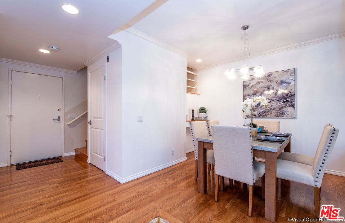 514 S Barrington Unit: 103