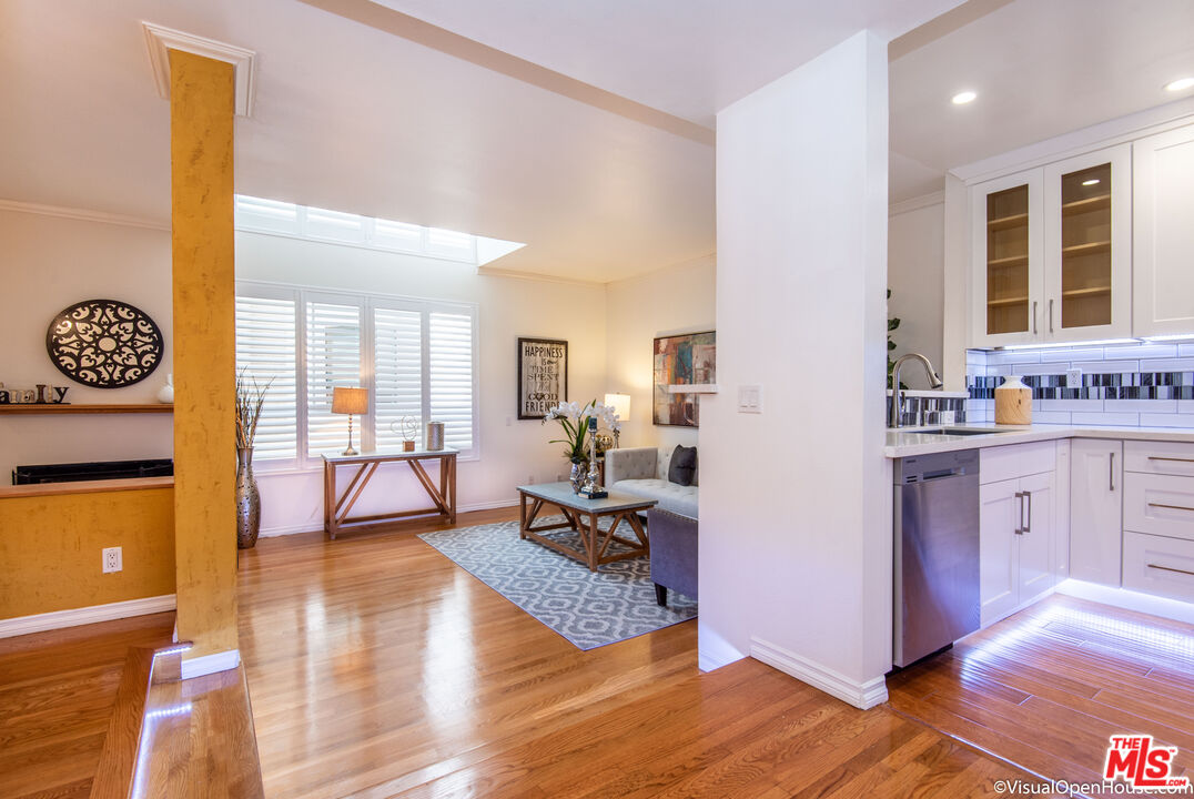 514 S Barrington Unit: 103