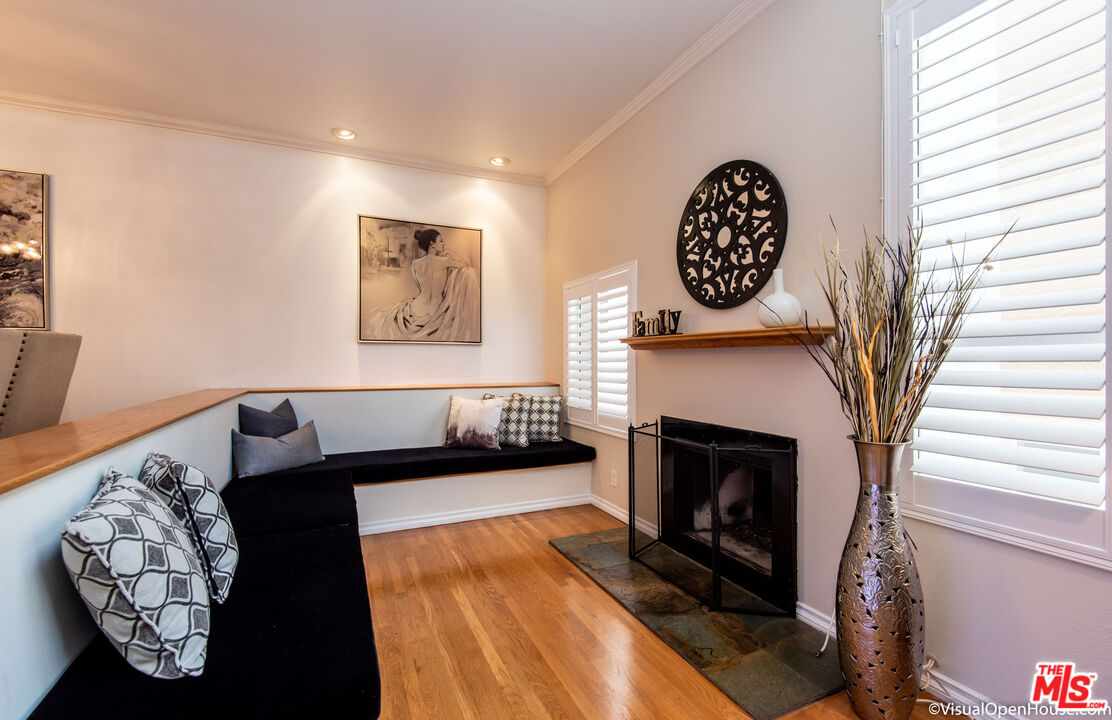 514 S Barrington Unit: 103