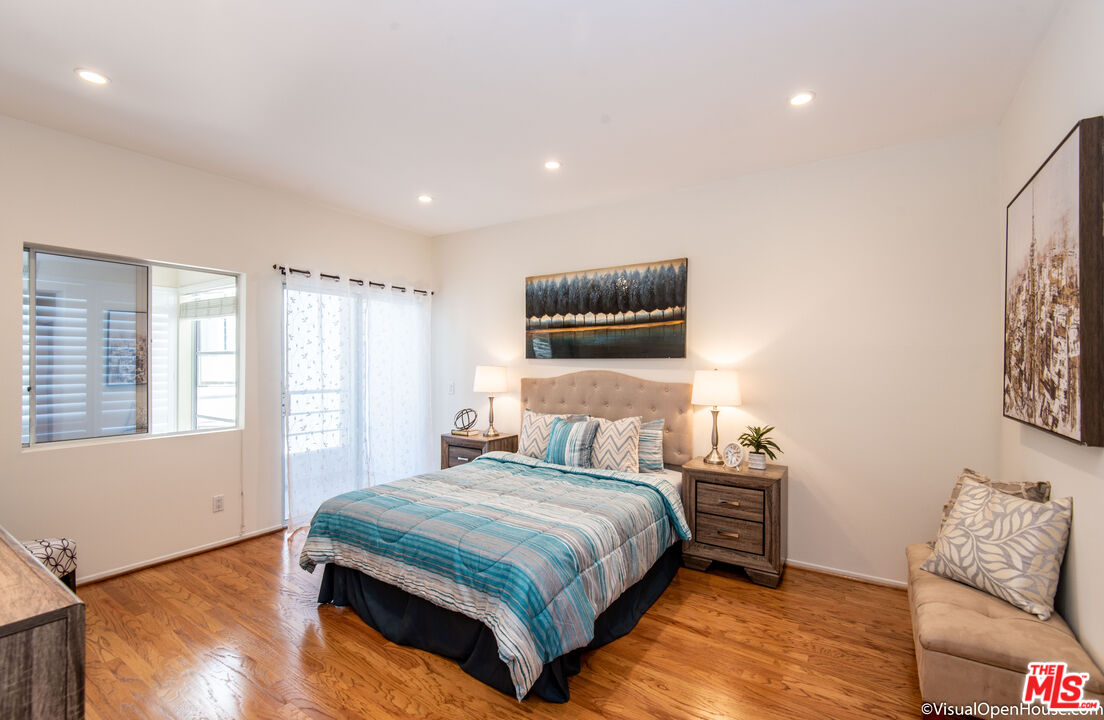 514 S Barrington Unit: 103