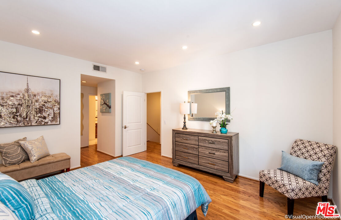 514 S Barrington Unit: 103