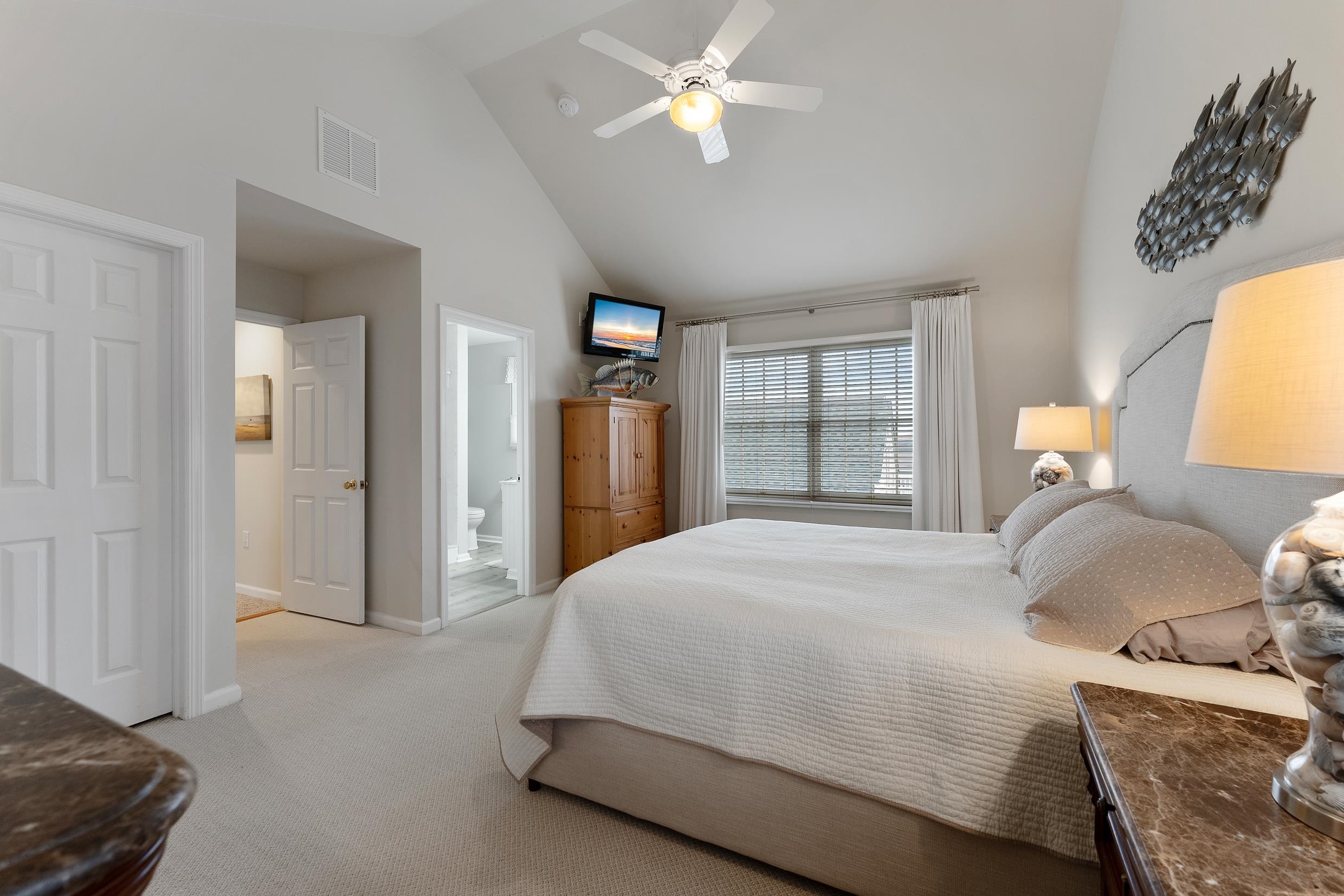 101 W Richmond Avenue Unit: 101