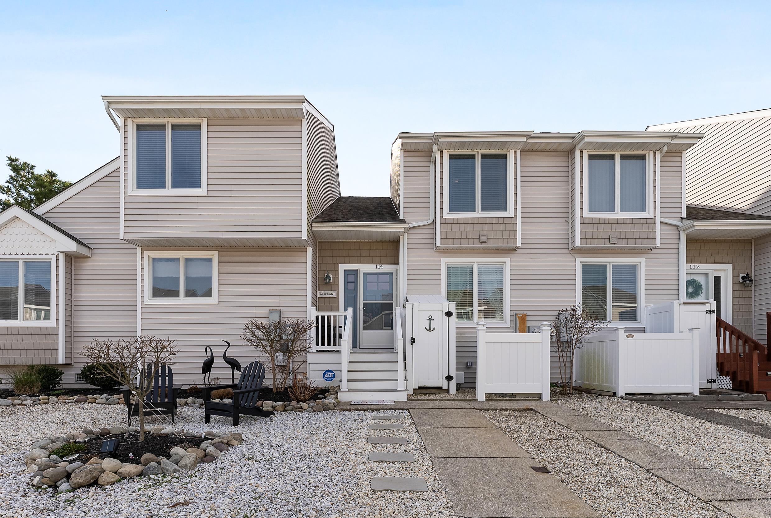 114 E Austin Ave Unit: 11