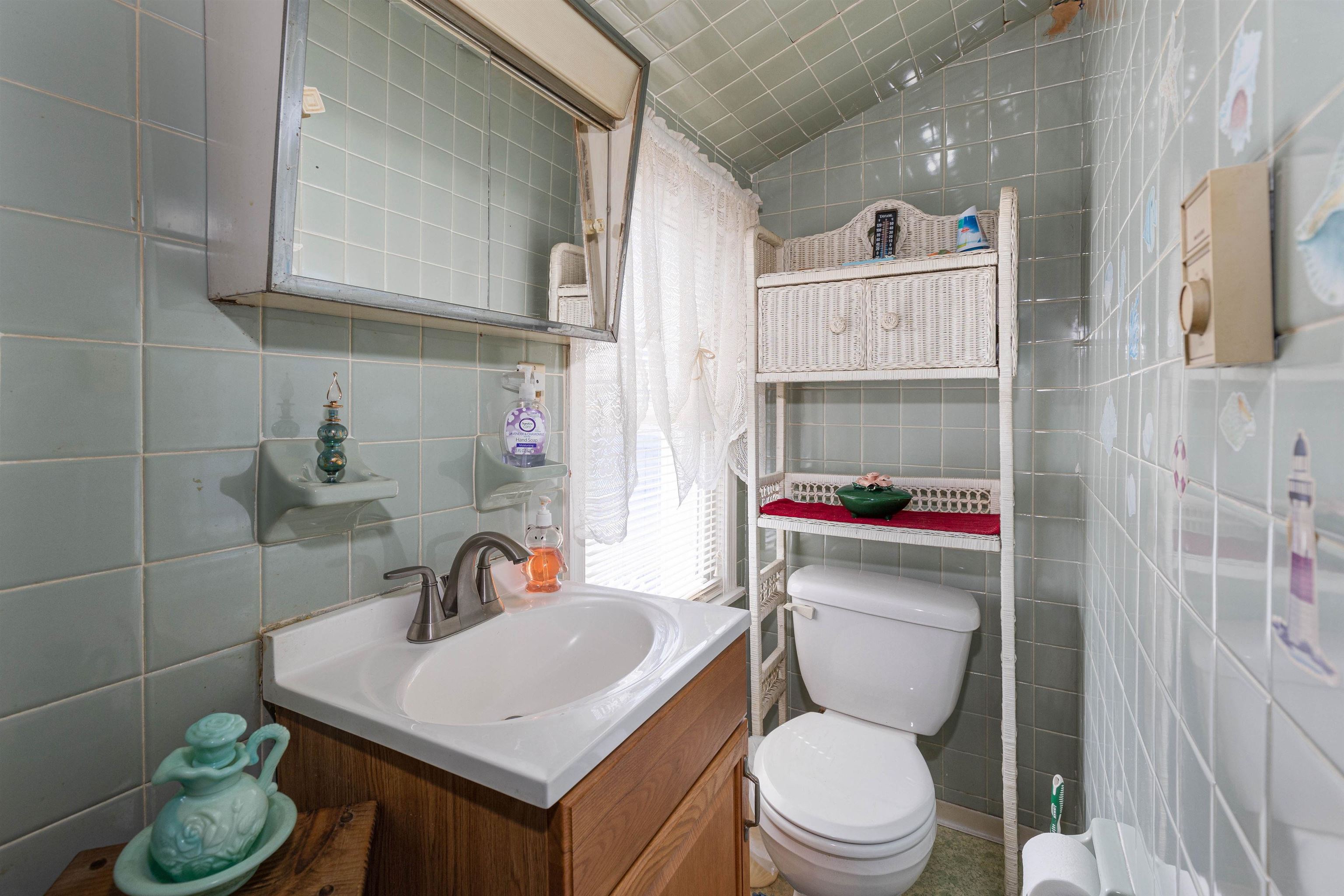 106 1/2 W 16th Street