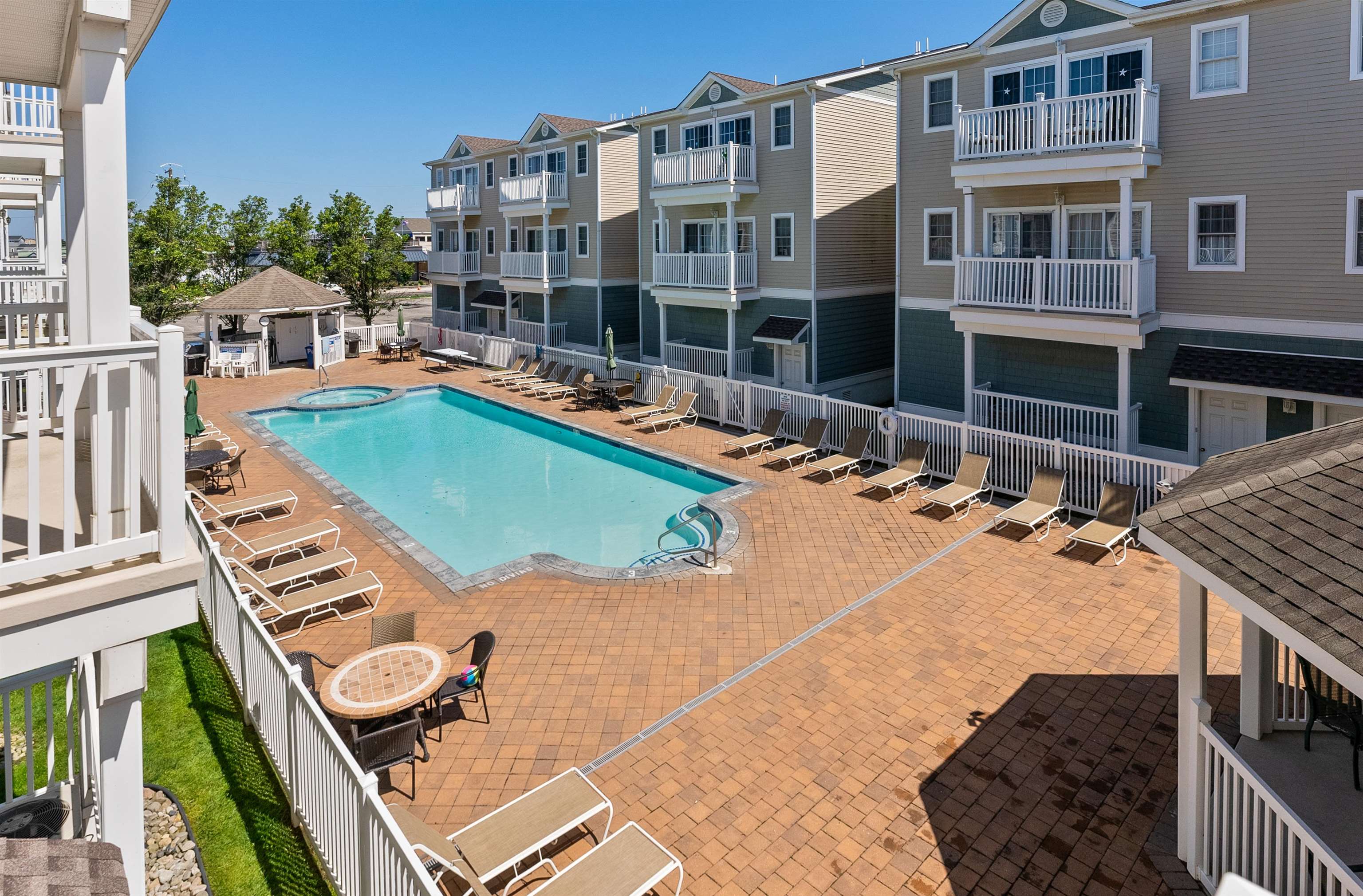 421 W Leaming Avenue Unit: 402