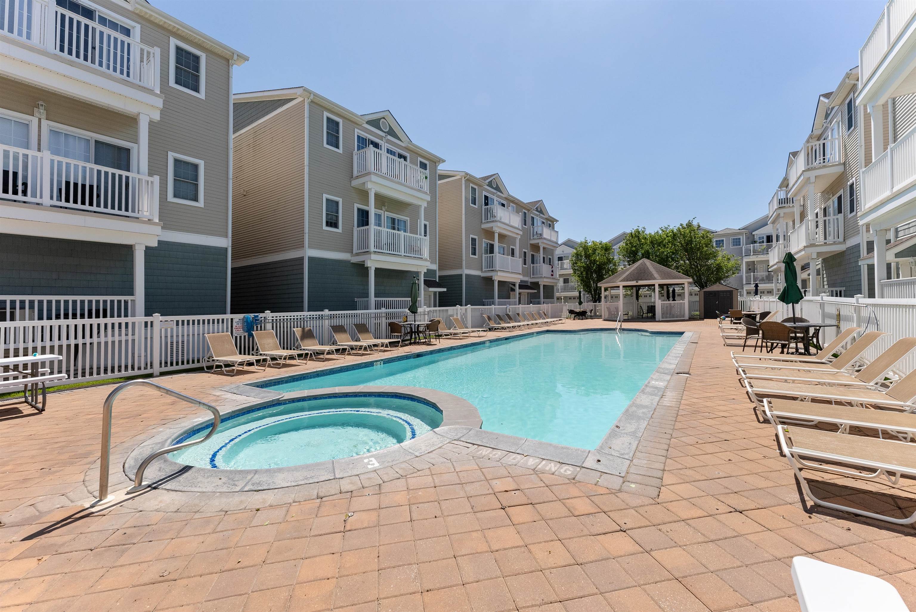 421 W Leaming Avenue Unit: 402