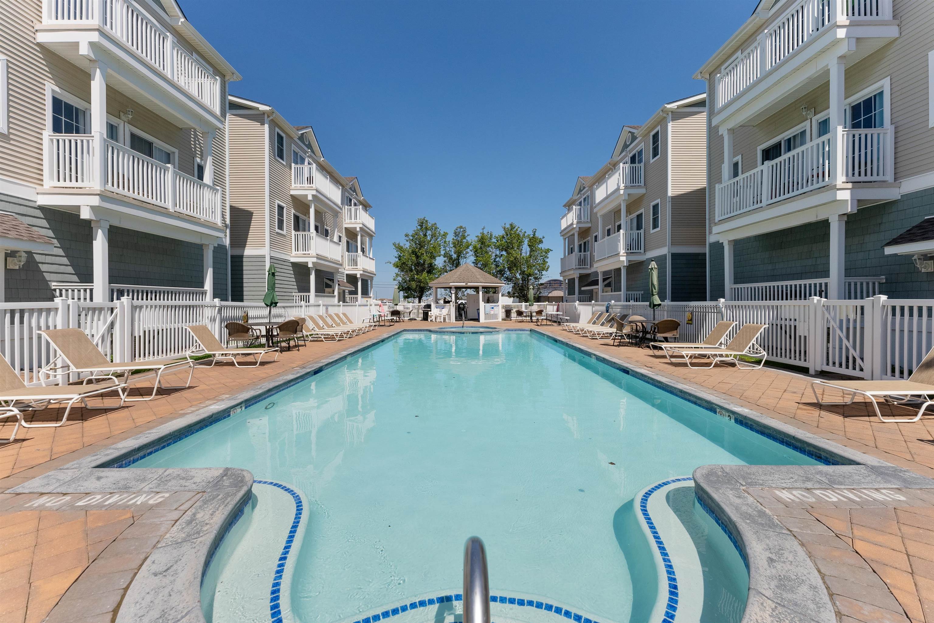 421 W Leaming Avenue Unit: 402