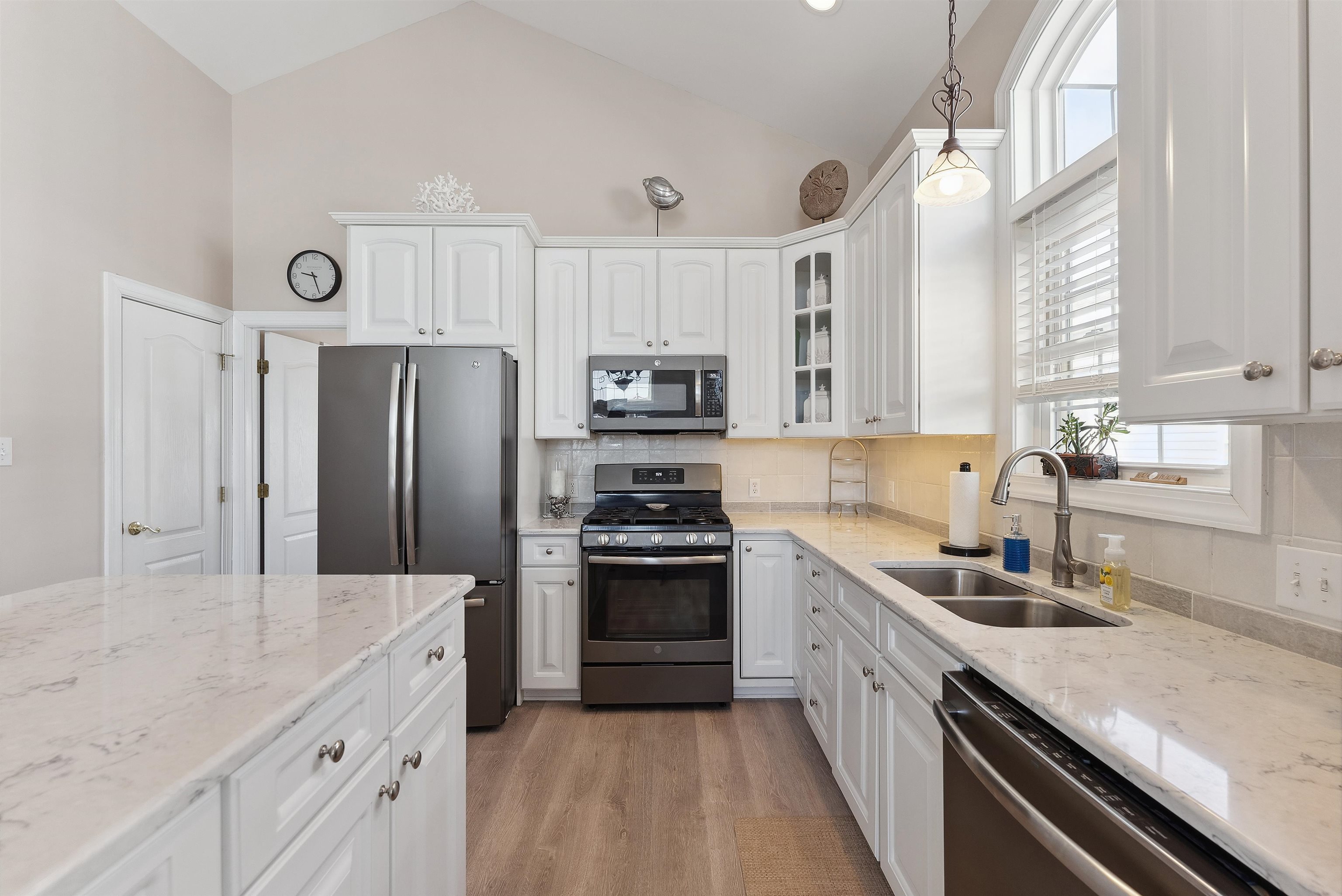 122 W 56th Street Unit: West