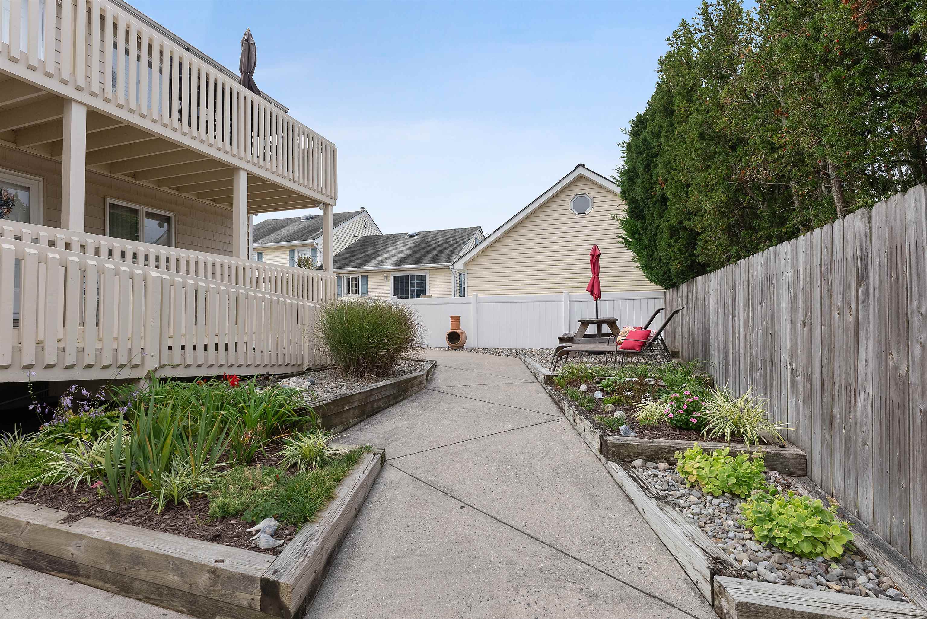 102 E Primrose Road Unit: B