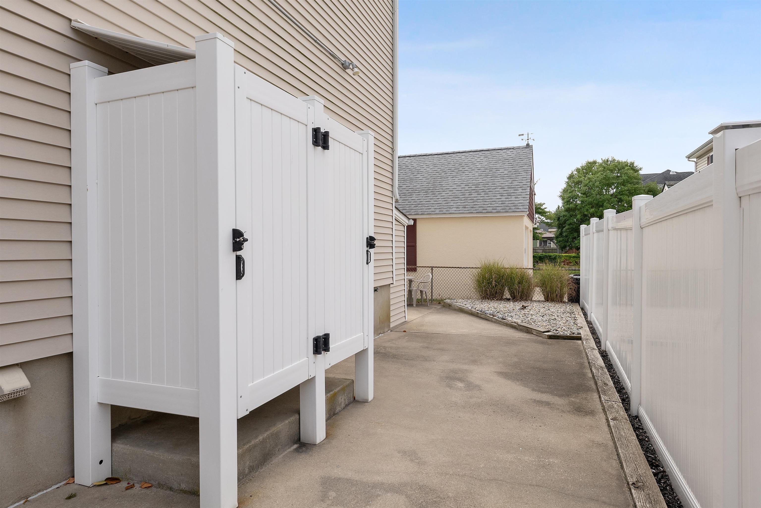 102 E Primrose Road Unit: B