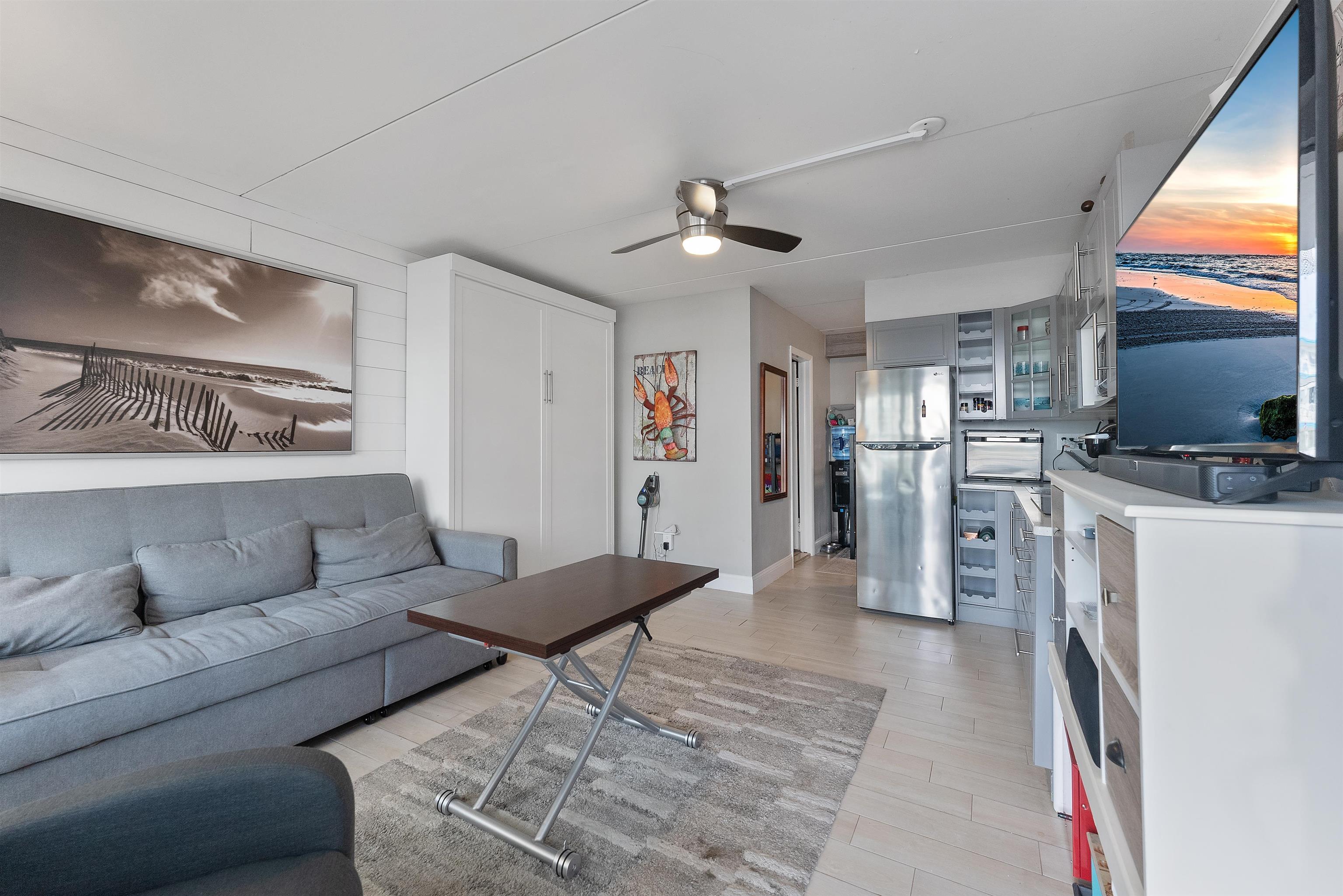 402 E Saint Paul Avenue Unit: 1