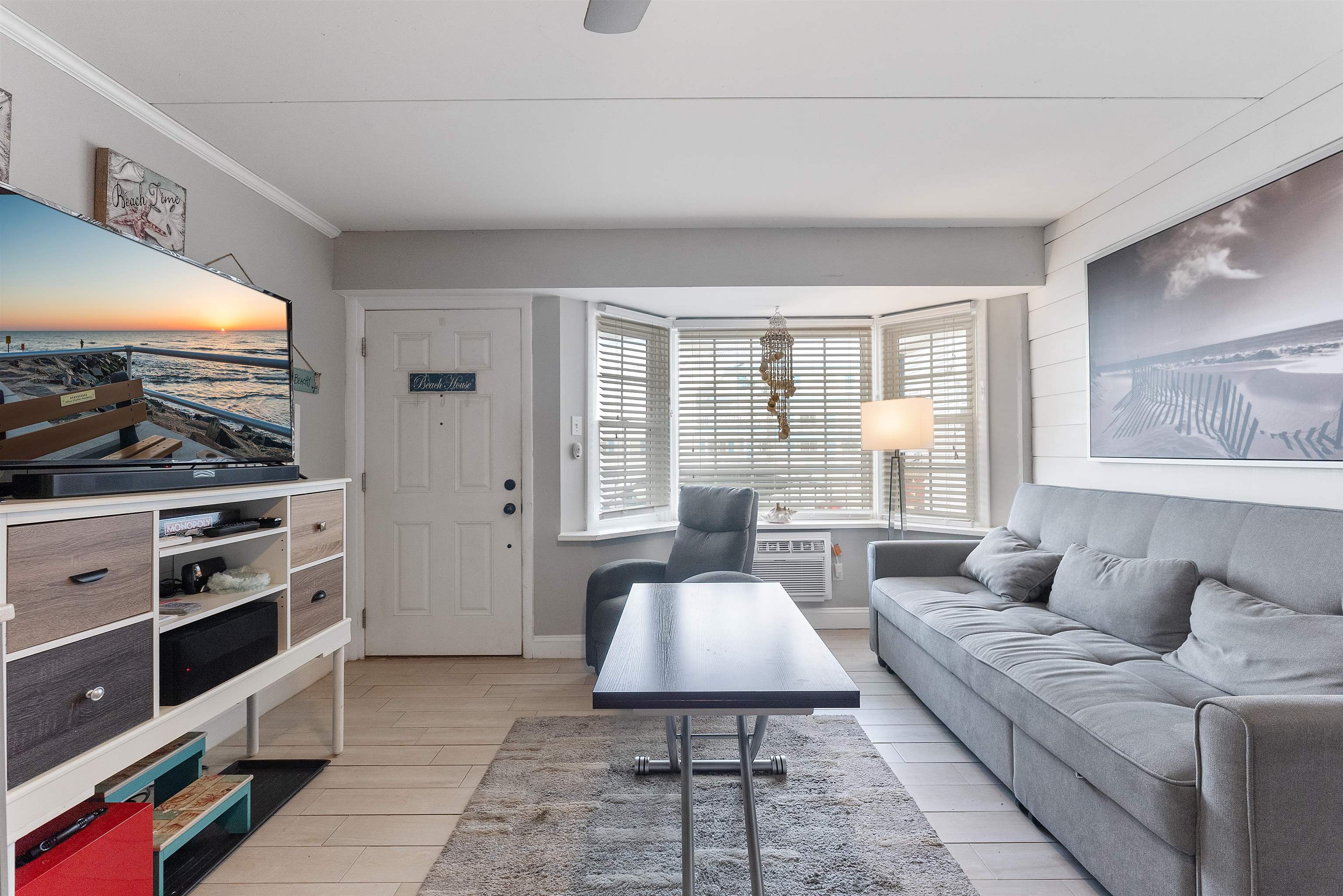 402 E Saint Paul Avenue Unit: 1