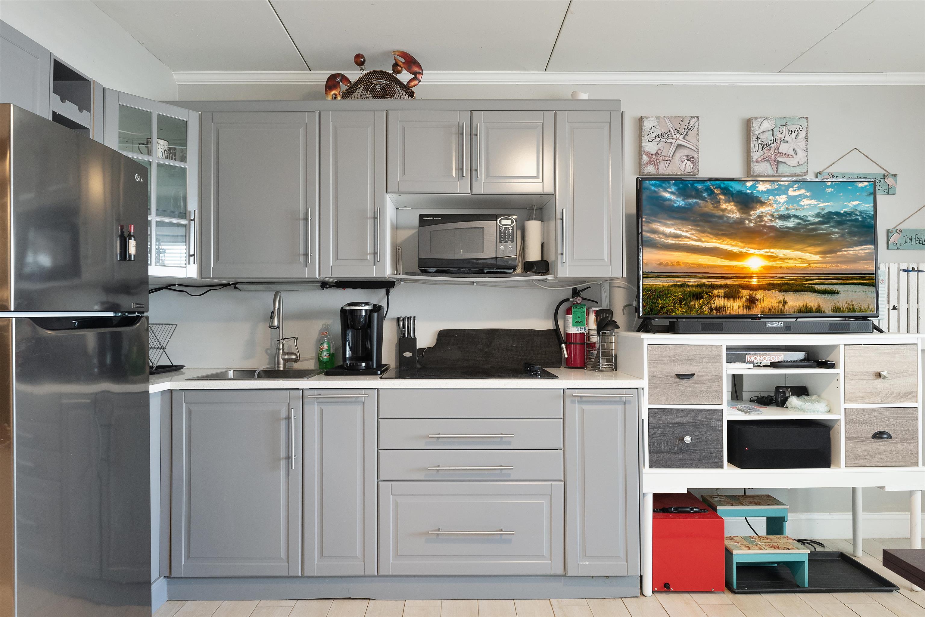 402 E Saint Paul Avenue Unit: 1