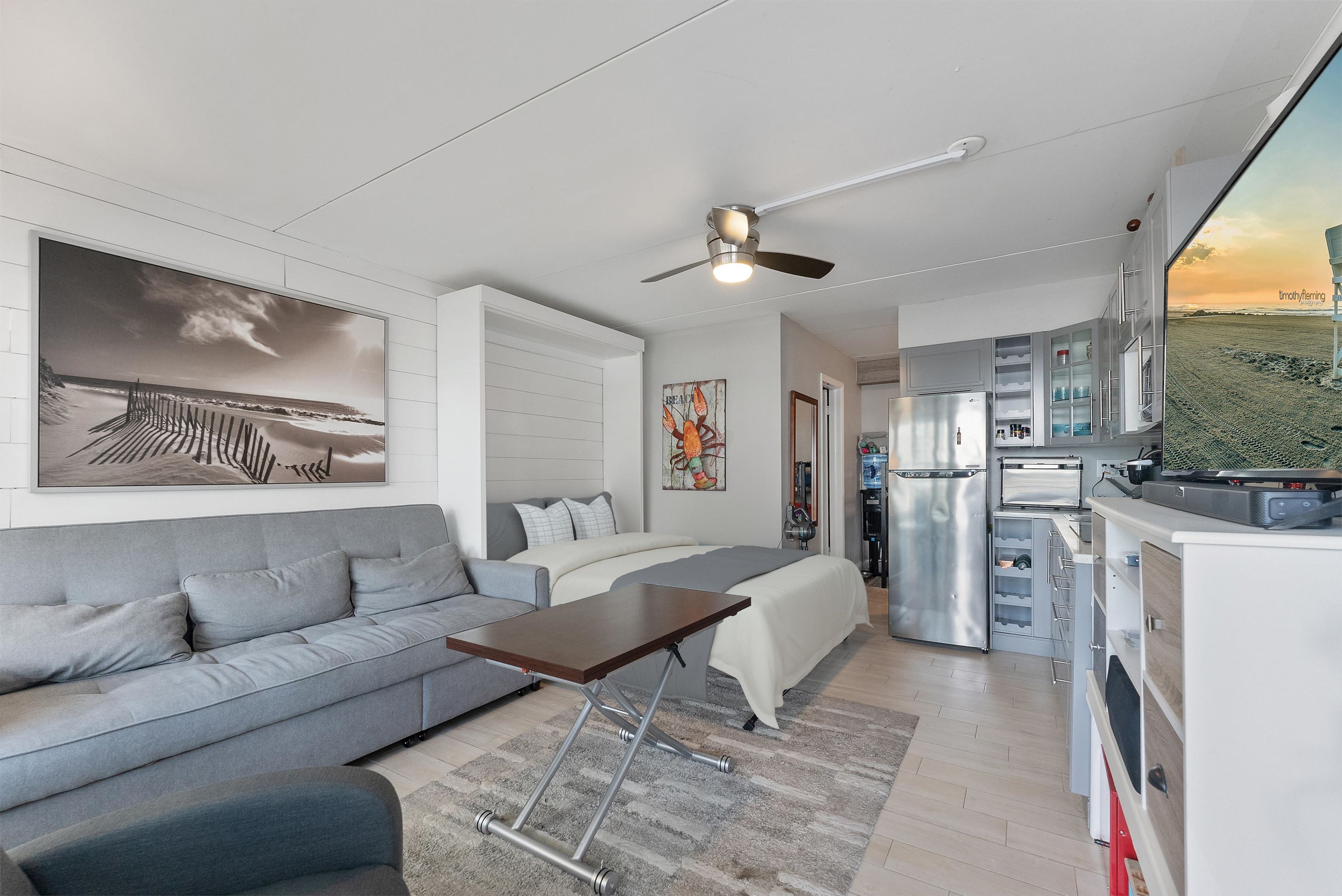 402 E Saint Paul Avenue Unit: 1