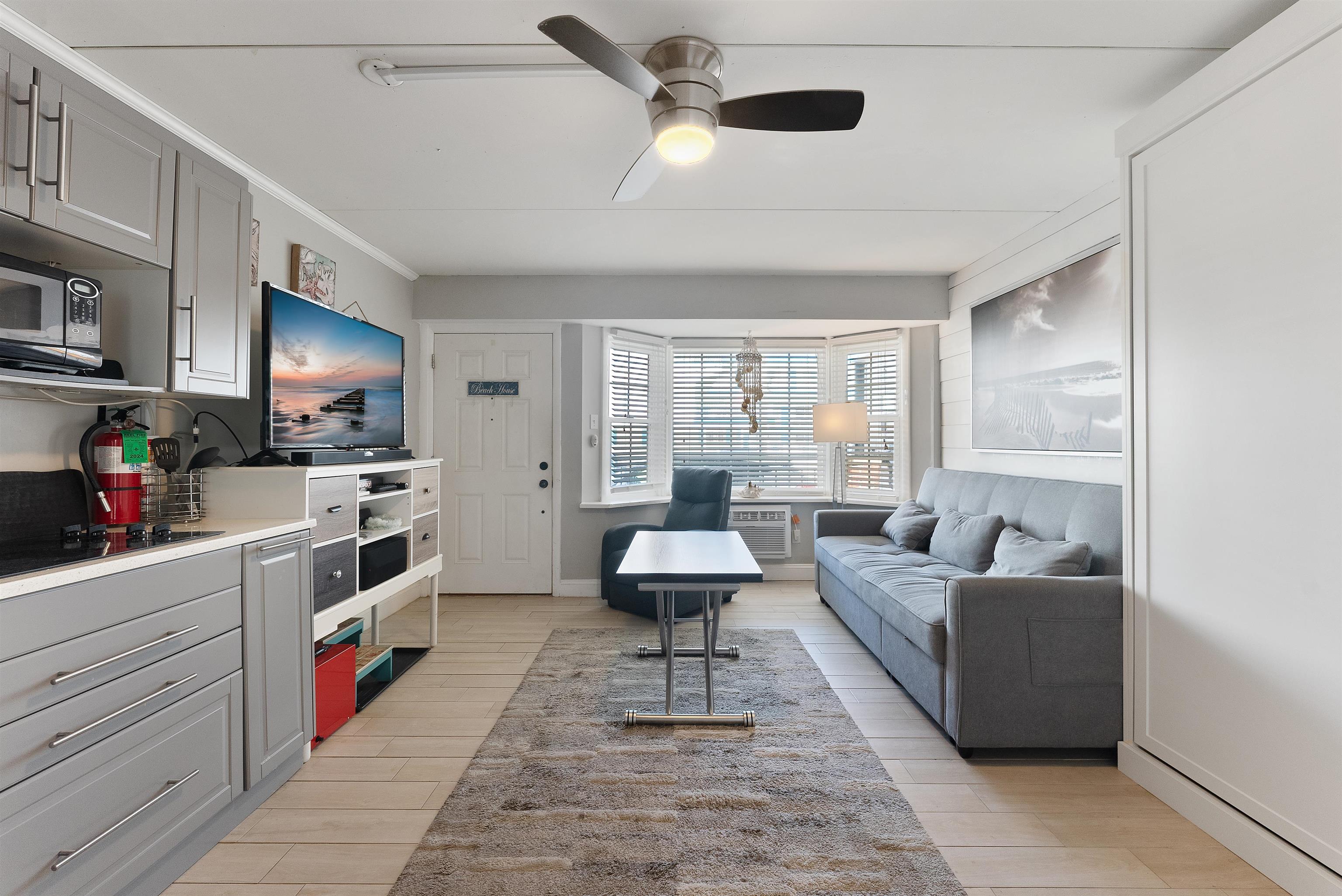 402 E Saint Paul Avenue Unit: 1