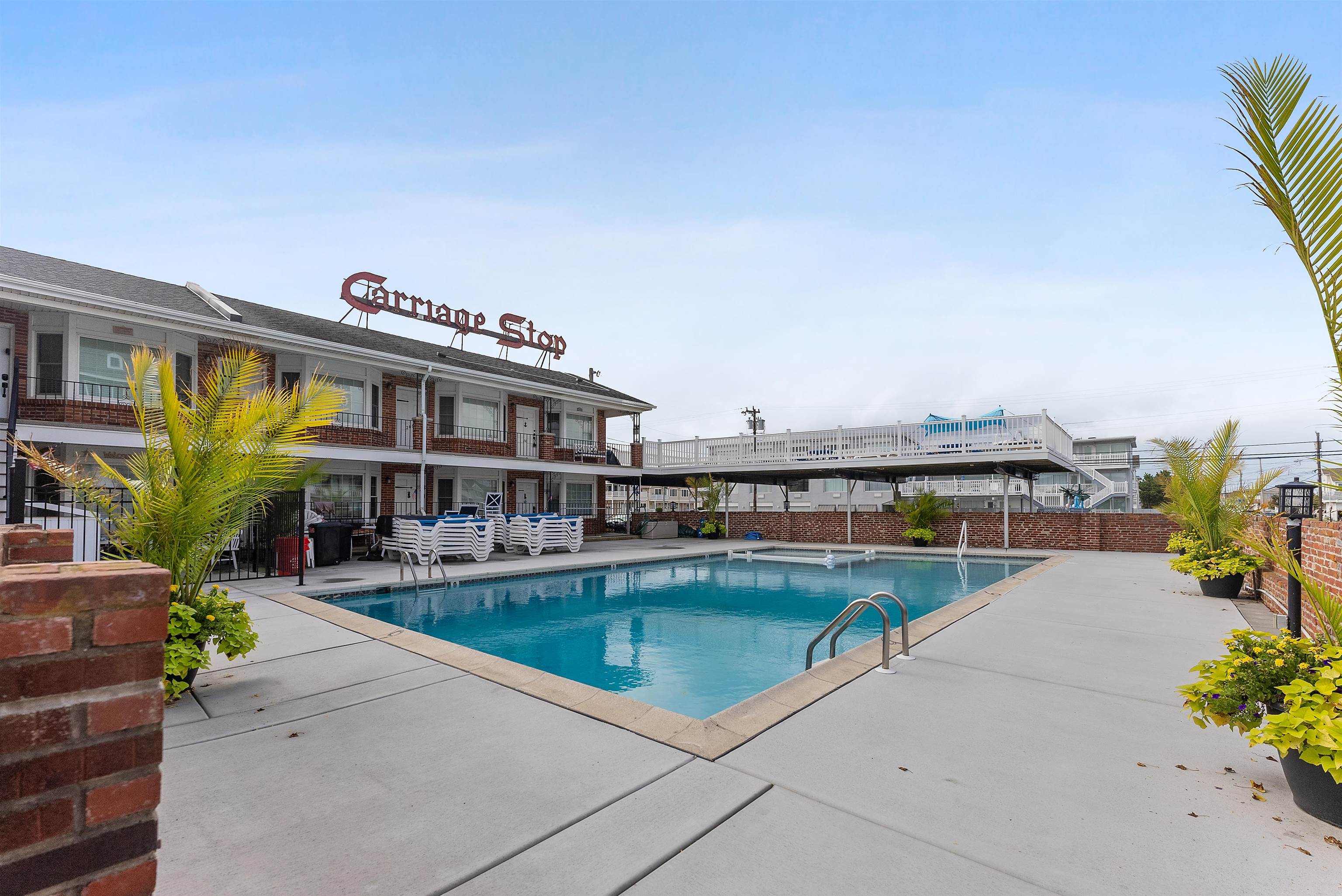 402 E Saint Paul Avenue Unit: 1