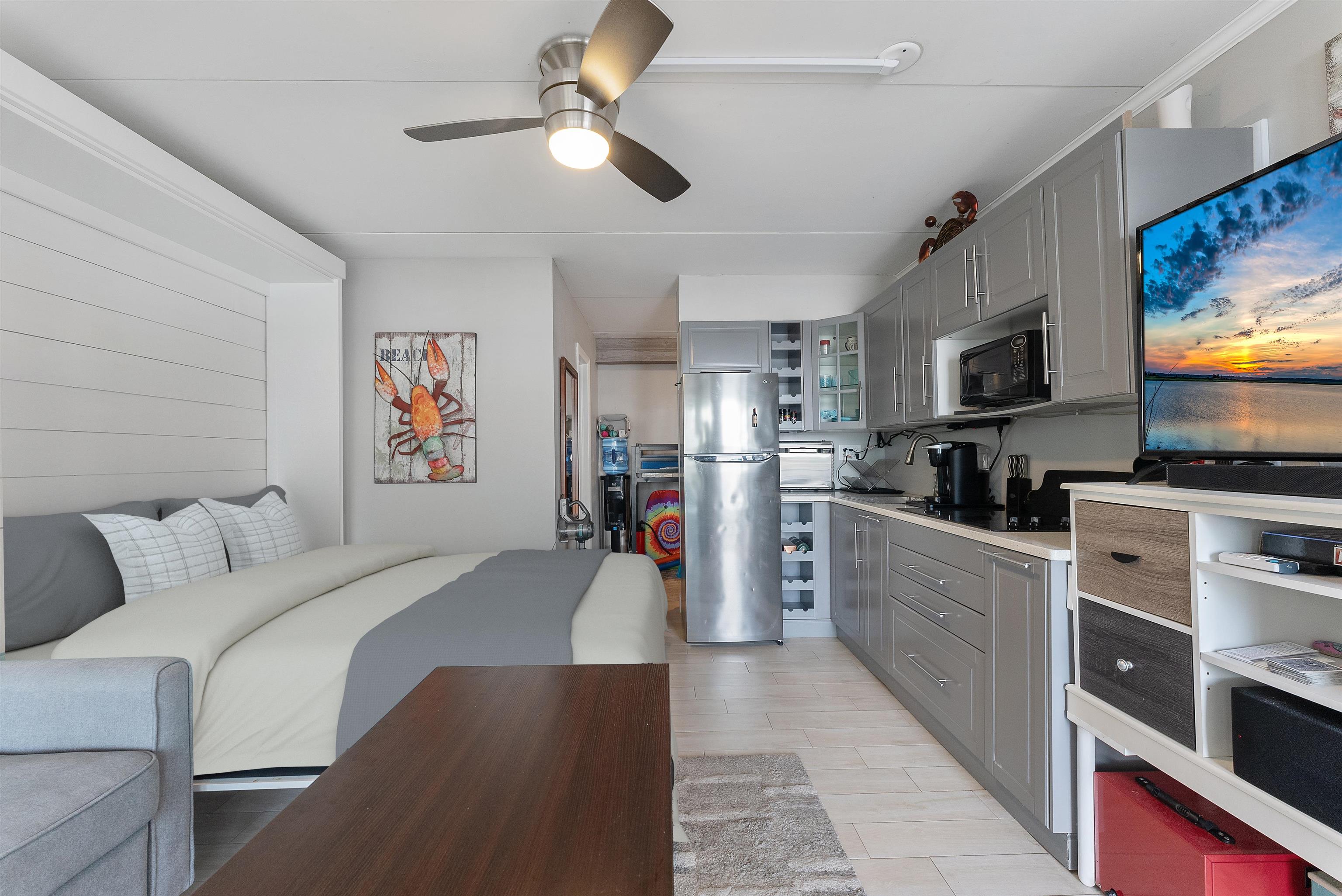 402 E Saint Paul Avenue Unit: 1
