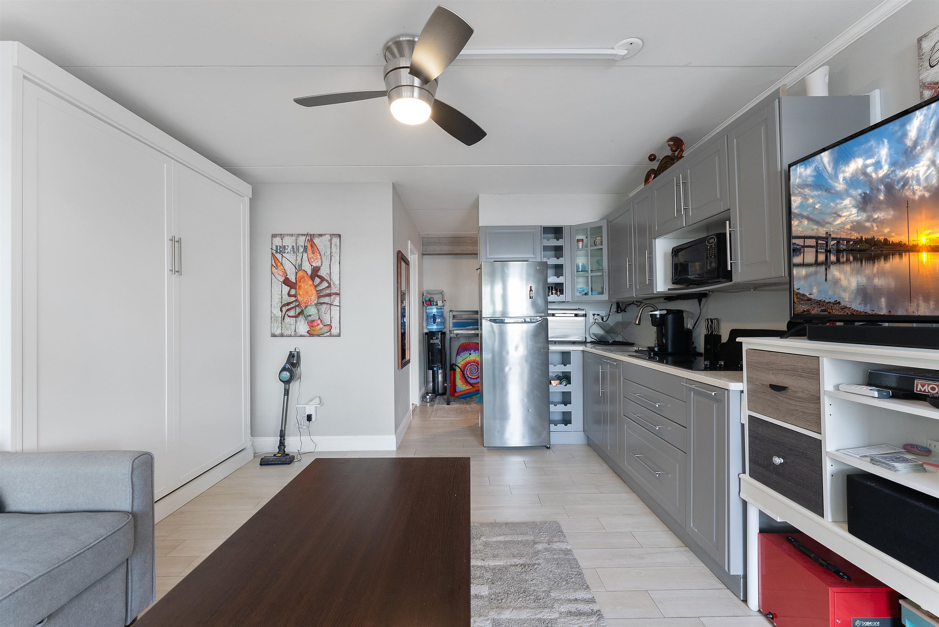 402 E Saint Paul Avenue Unit: 1