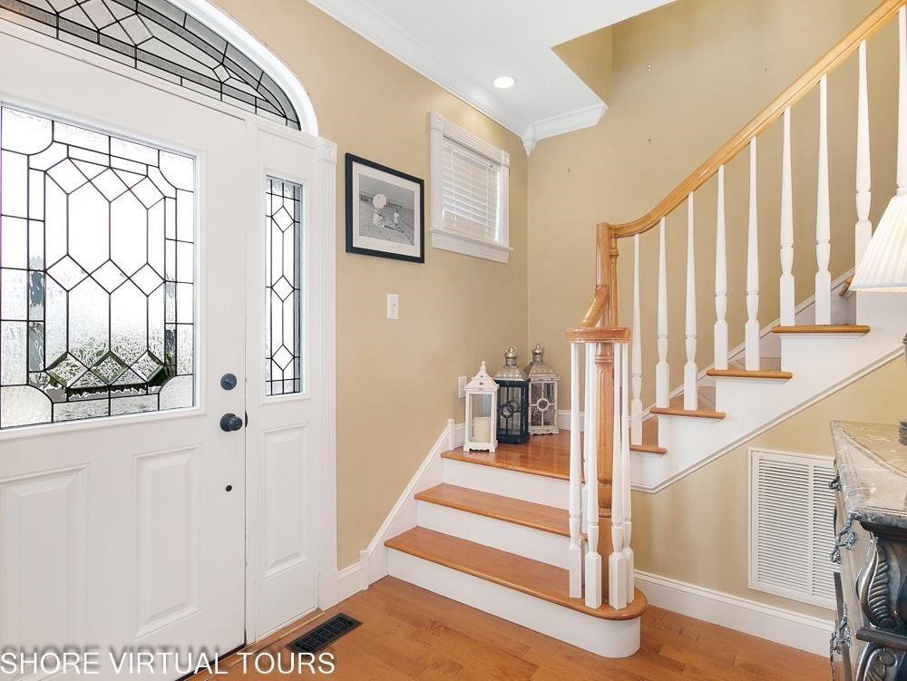 105 W Charleston Avenue