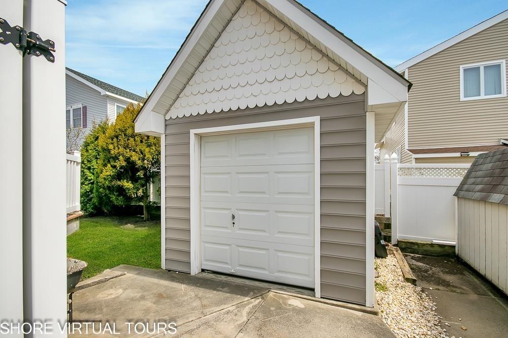 105 W Charleston Avenue