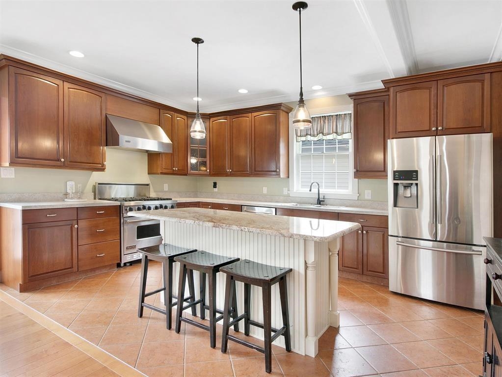 105 W Charleston Avenue