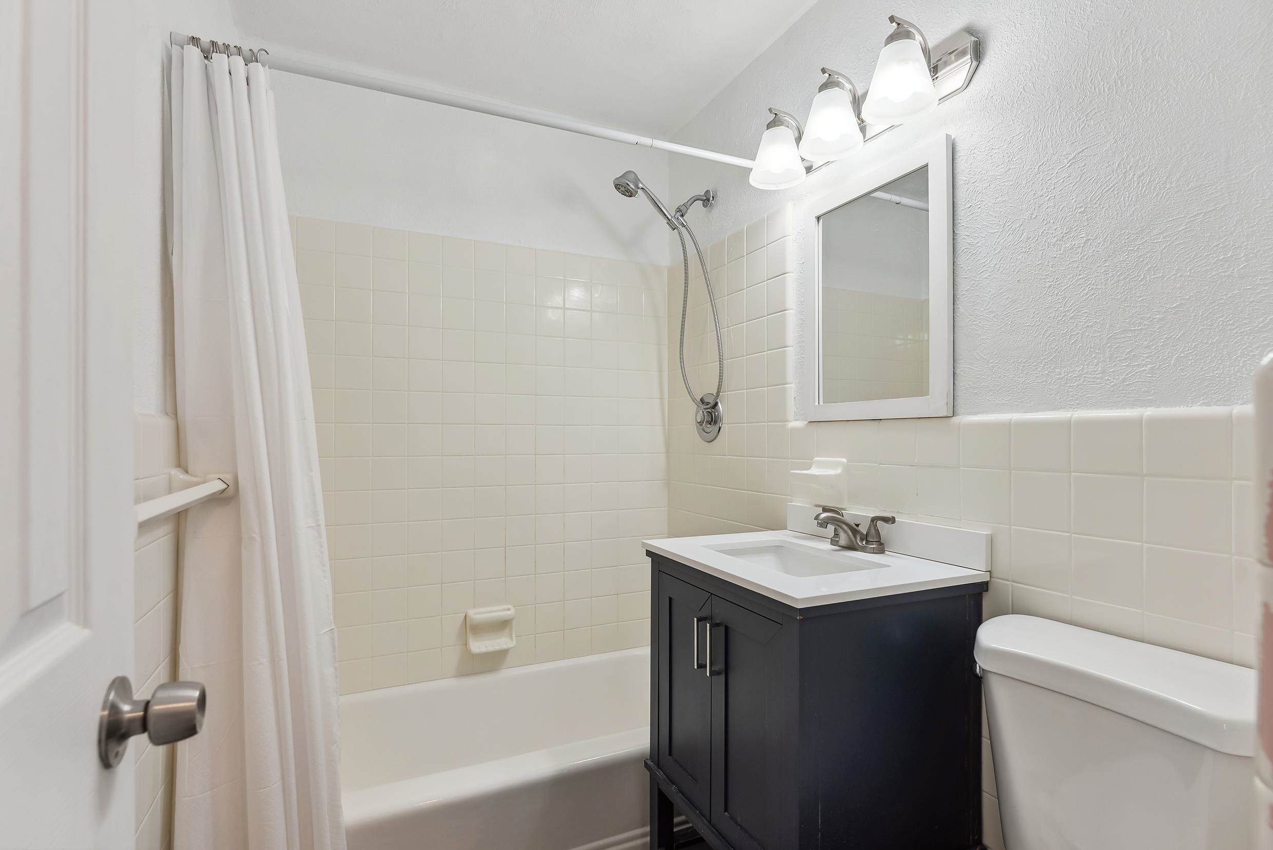 205 E Bennett Avenue Unit: 2