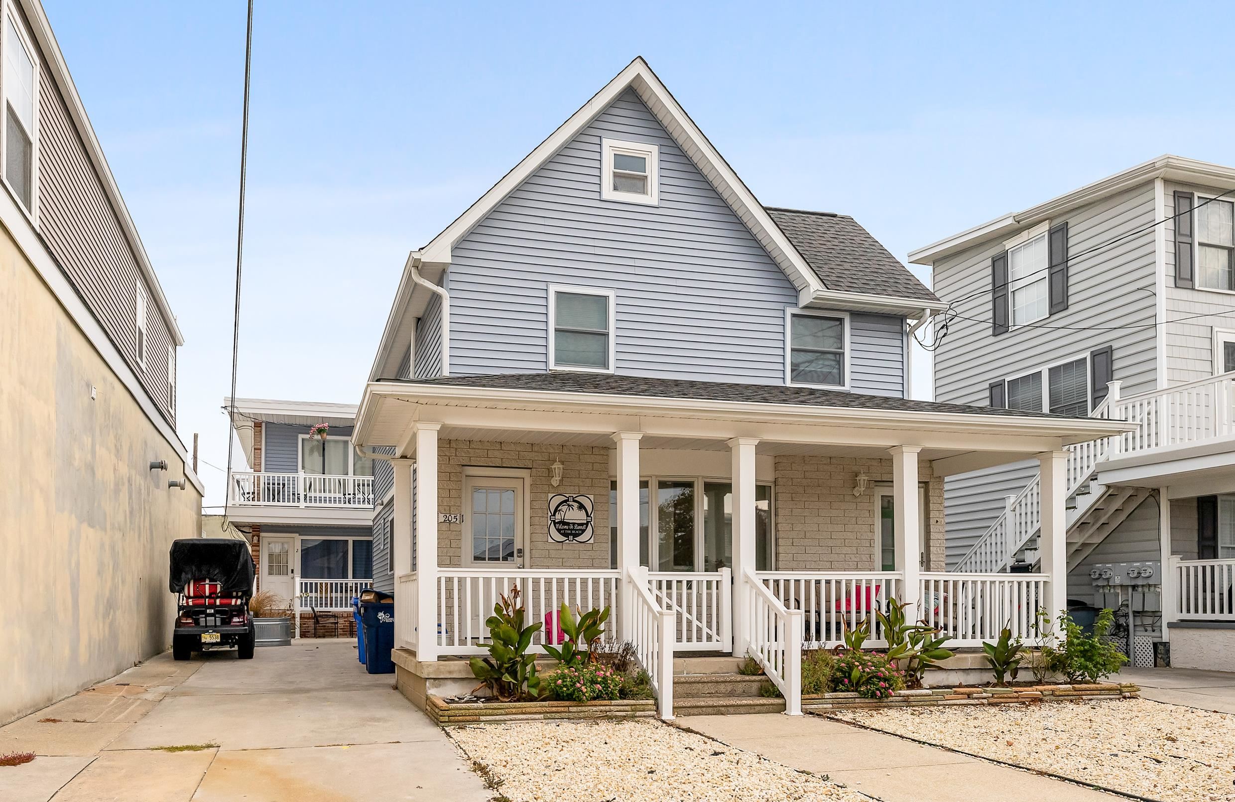 205 E Bennett Avenue Unit: 2